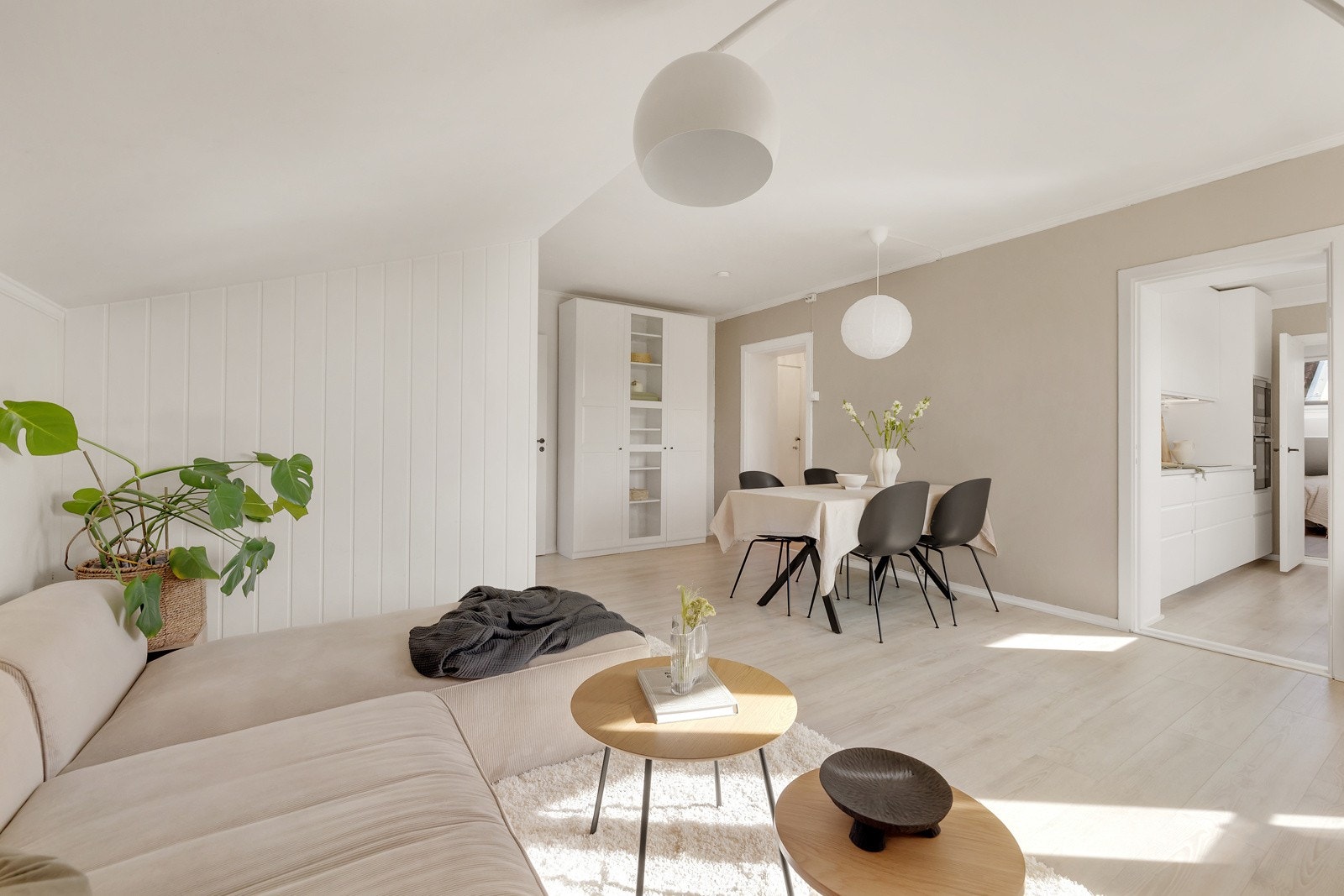 Leiligheten holder en lun og behagelig fargepalett. Galleribilde