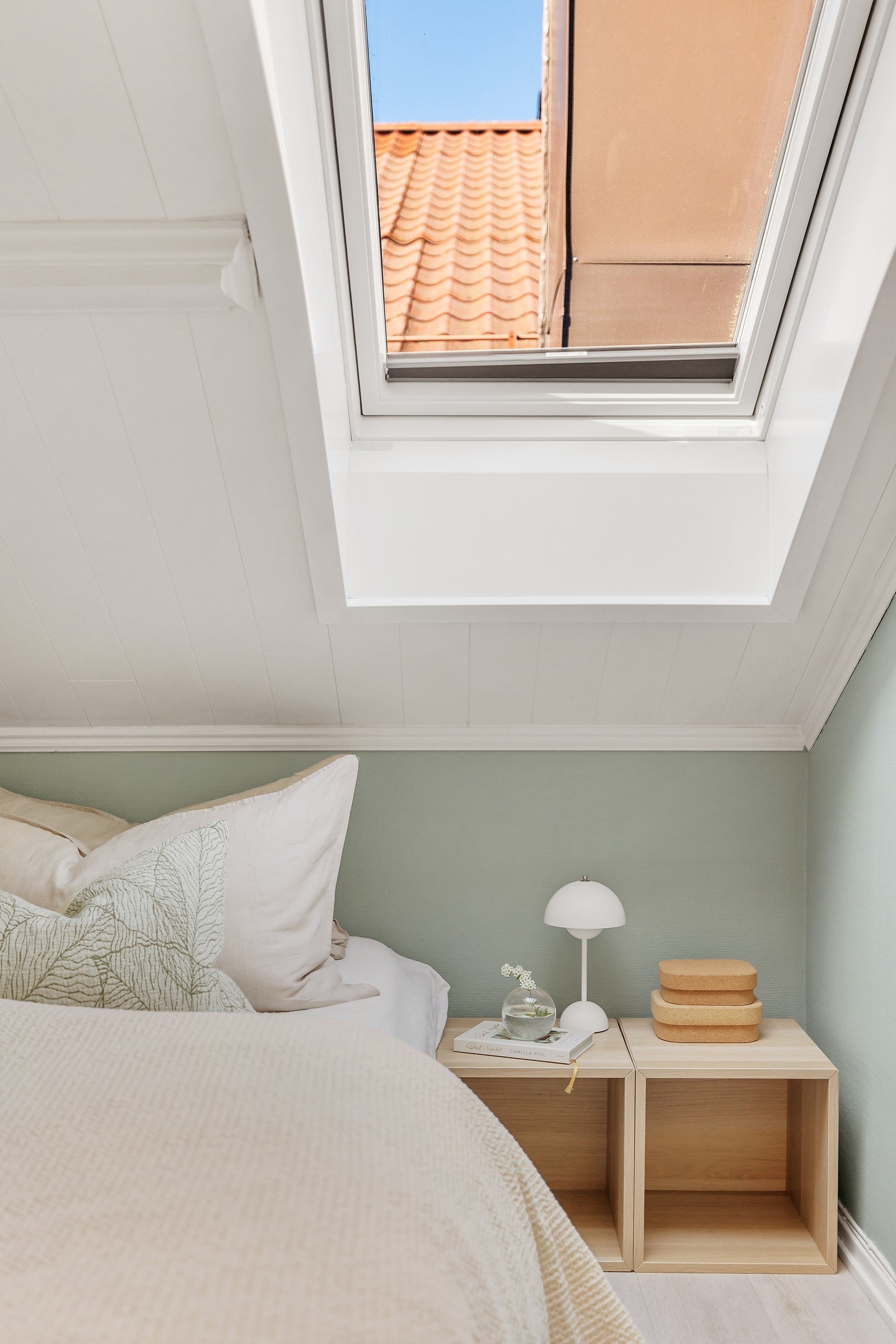 Takvinduet sørger for godt med lys og ekstra god romfølelse. Galleribilde