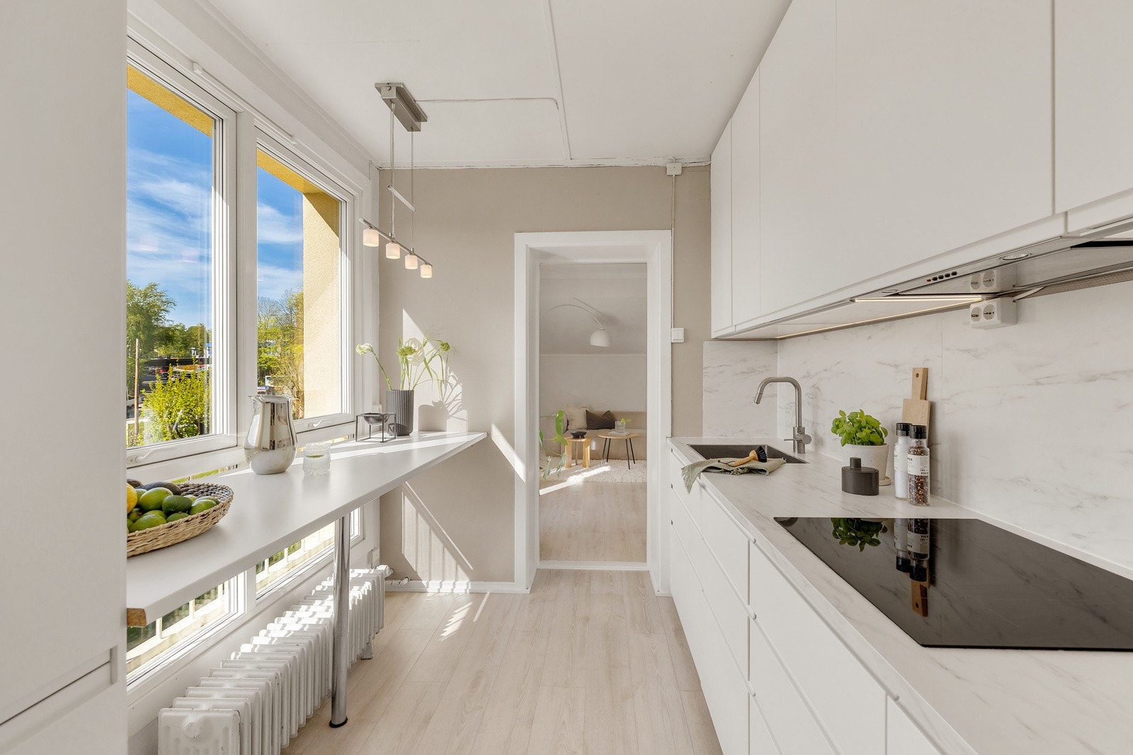 Leiligheten varmes opp med radiatorer via felles bergvarme. Galleribilde