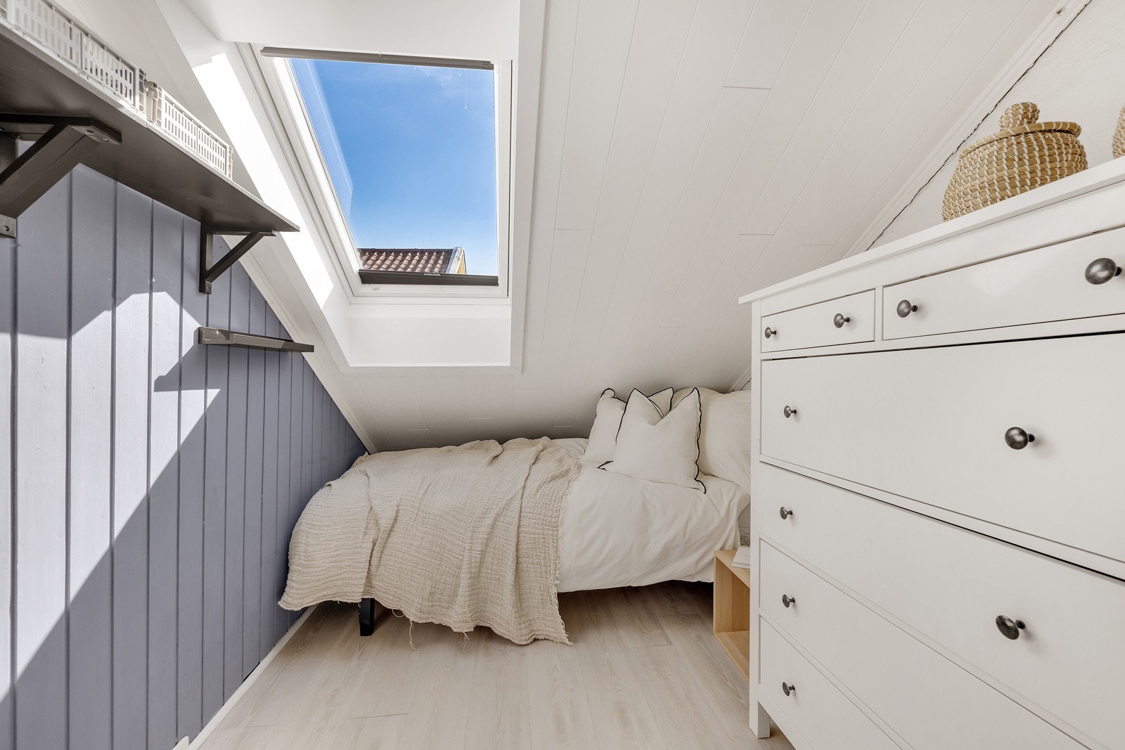 Soverom to egner seg ypperlig som barnerom, gjesterom eller kontor. Galleribilde