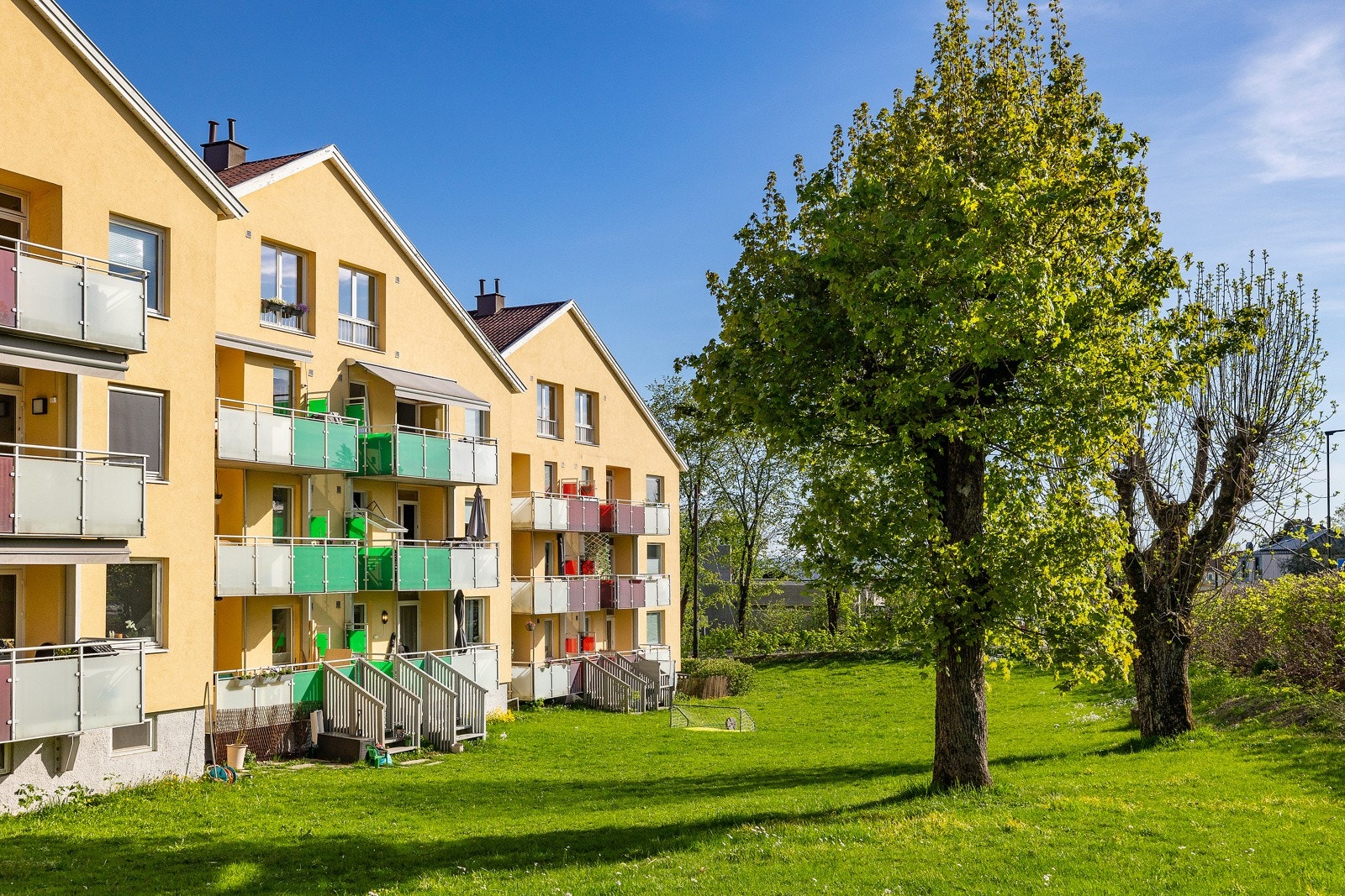 Romslige, grønne fellesområder er et kjærkomment avbrekk fra byens liv og puls. Galleribilde