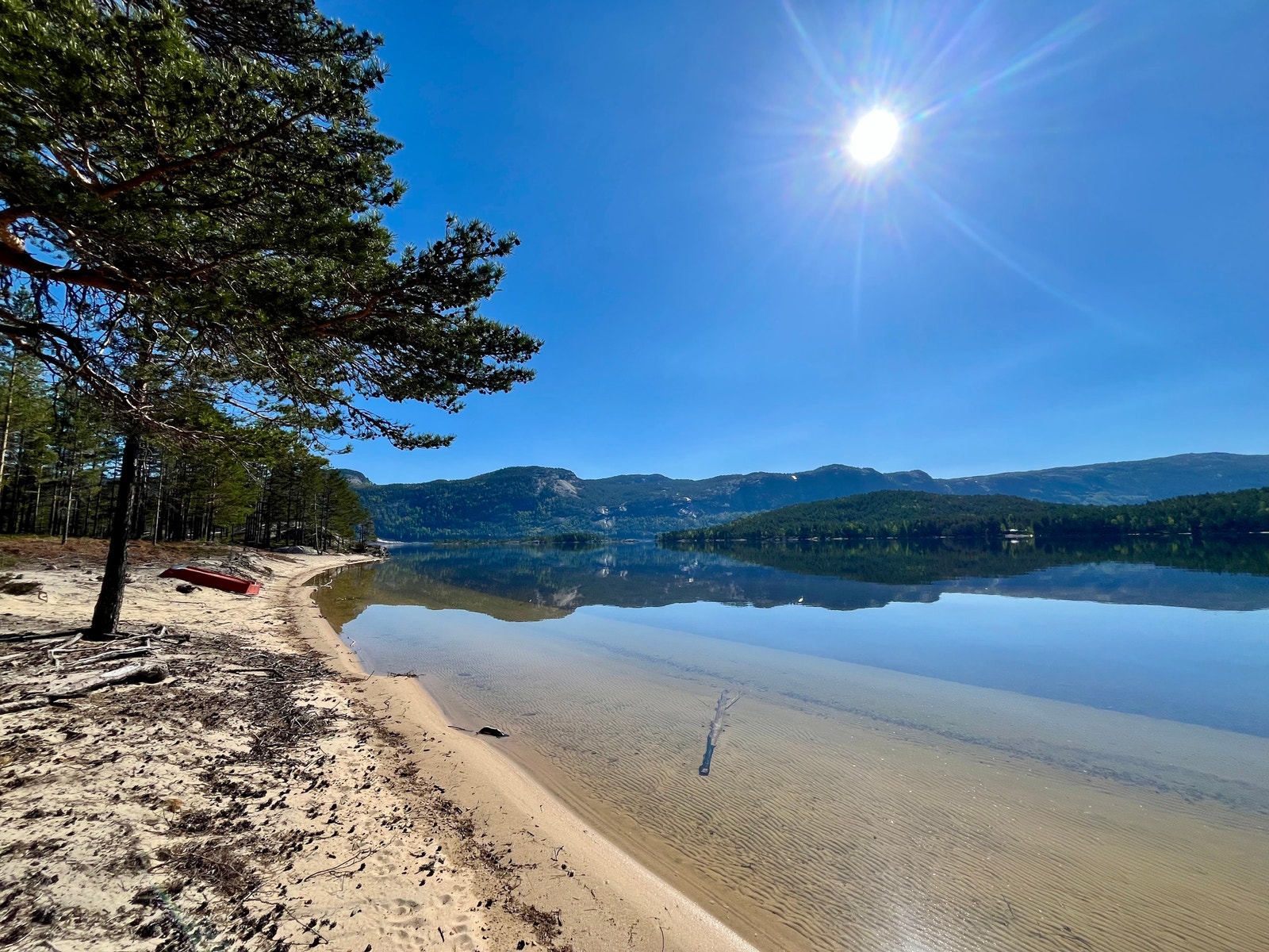 Stranda på Raudnes - må oppleves - Hytta ligger ca 50 meter bak denne stranda Galleribilde