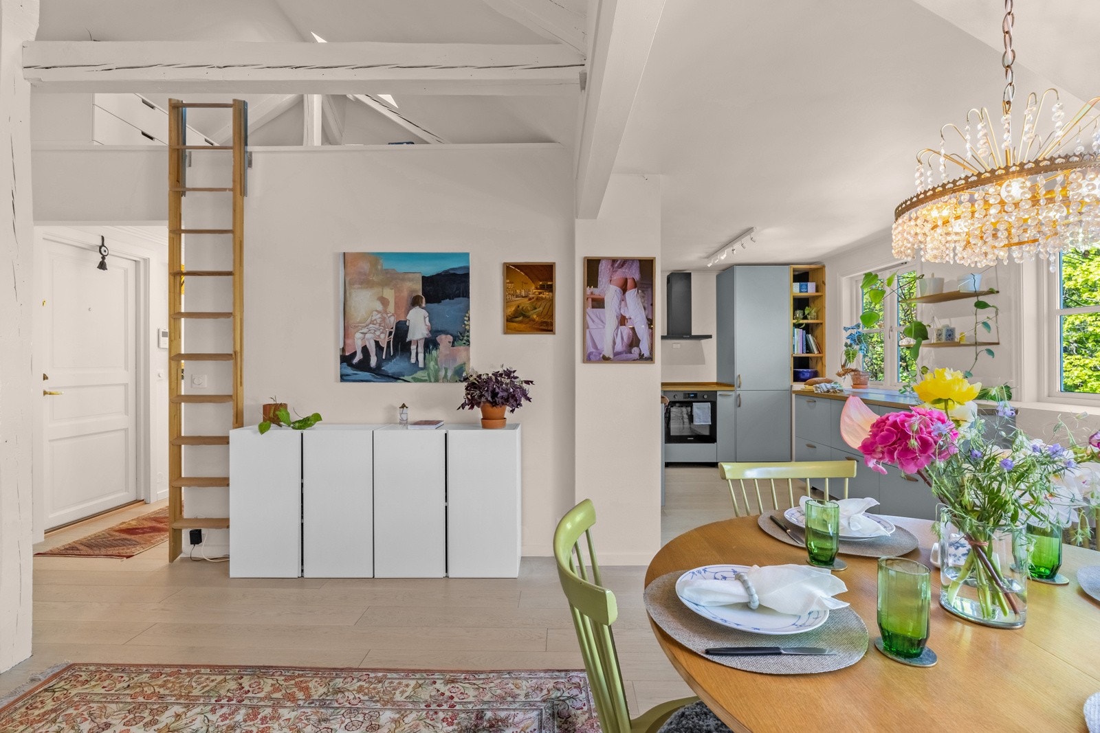 Leiligheten er omfattende oppusset i 2018 og holder en gjennomgående god standard Galleribilde