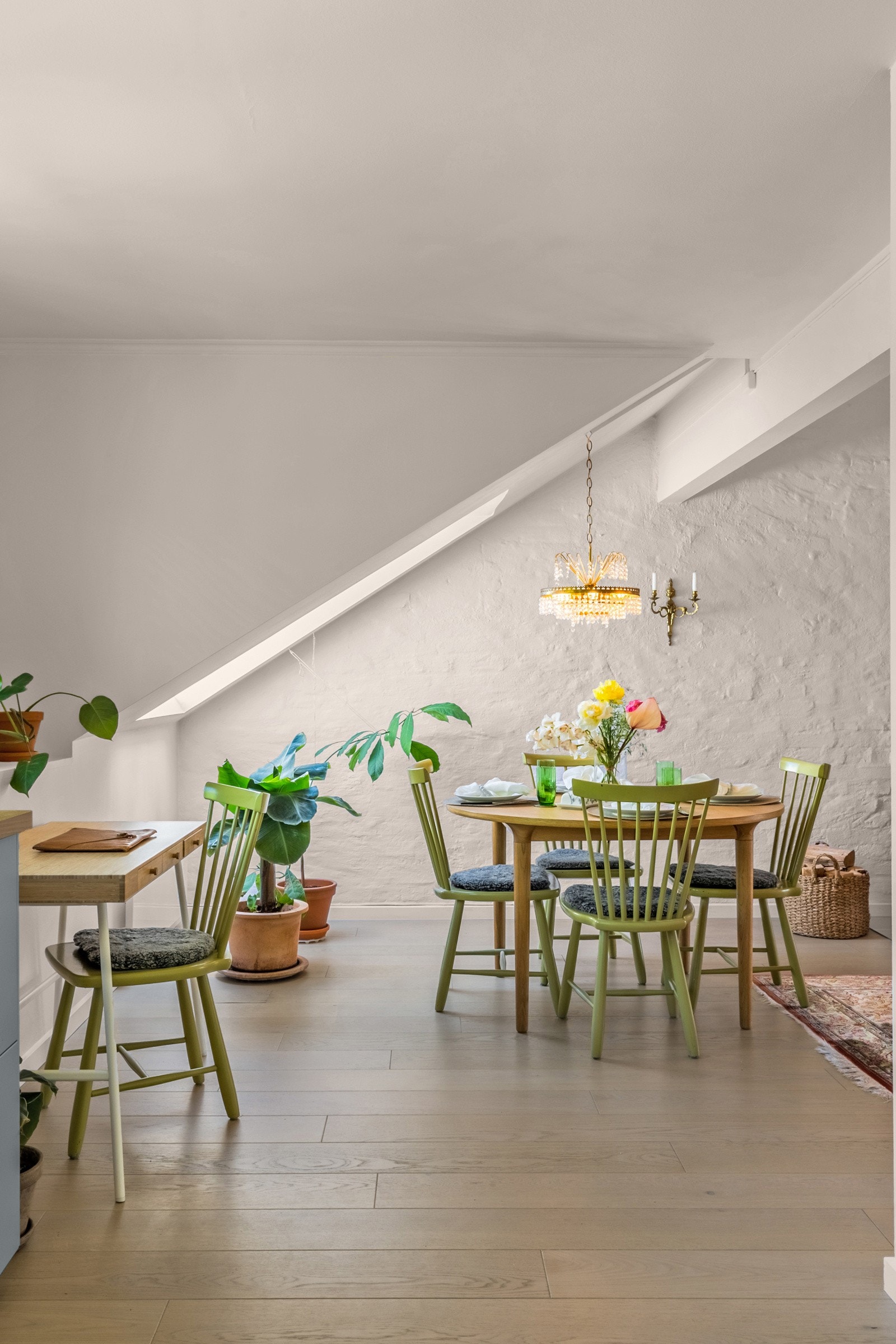 I 2018 ble det lagt 1-stavs eikeparkett i hele leiligheten Galleribilde