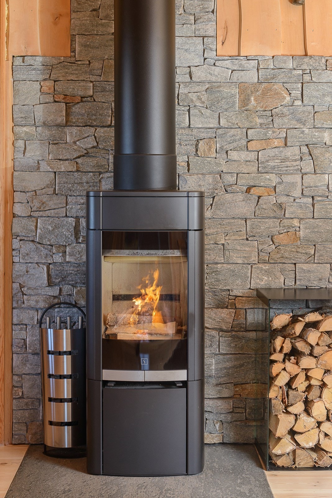 Skaper stemning - gir god varme. Galleribilde