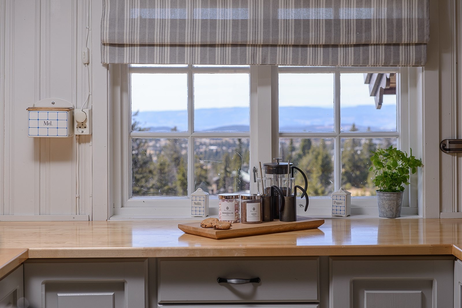 Nydelig utsikt fra kjøkkenbenken. Galleribilde