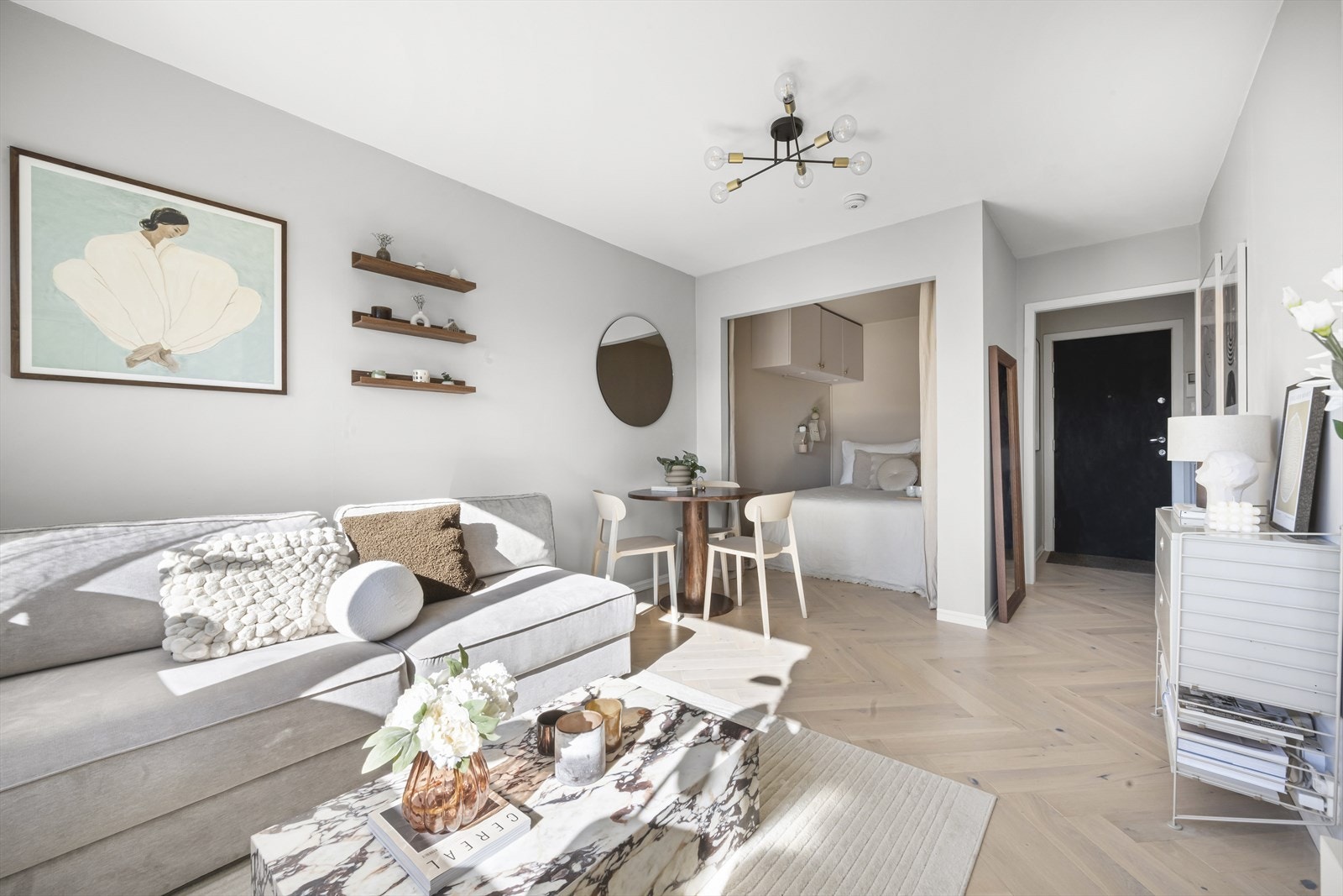 I stuen er det god plass til spisebord Galleribilde