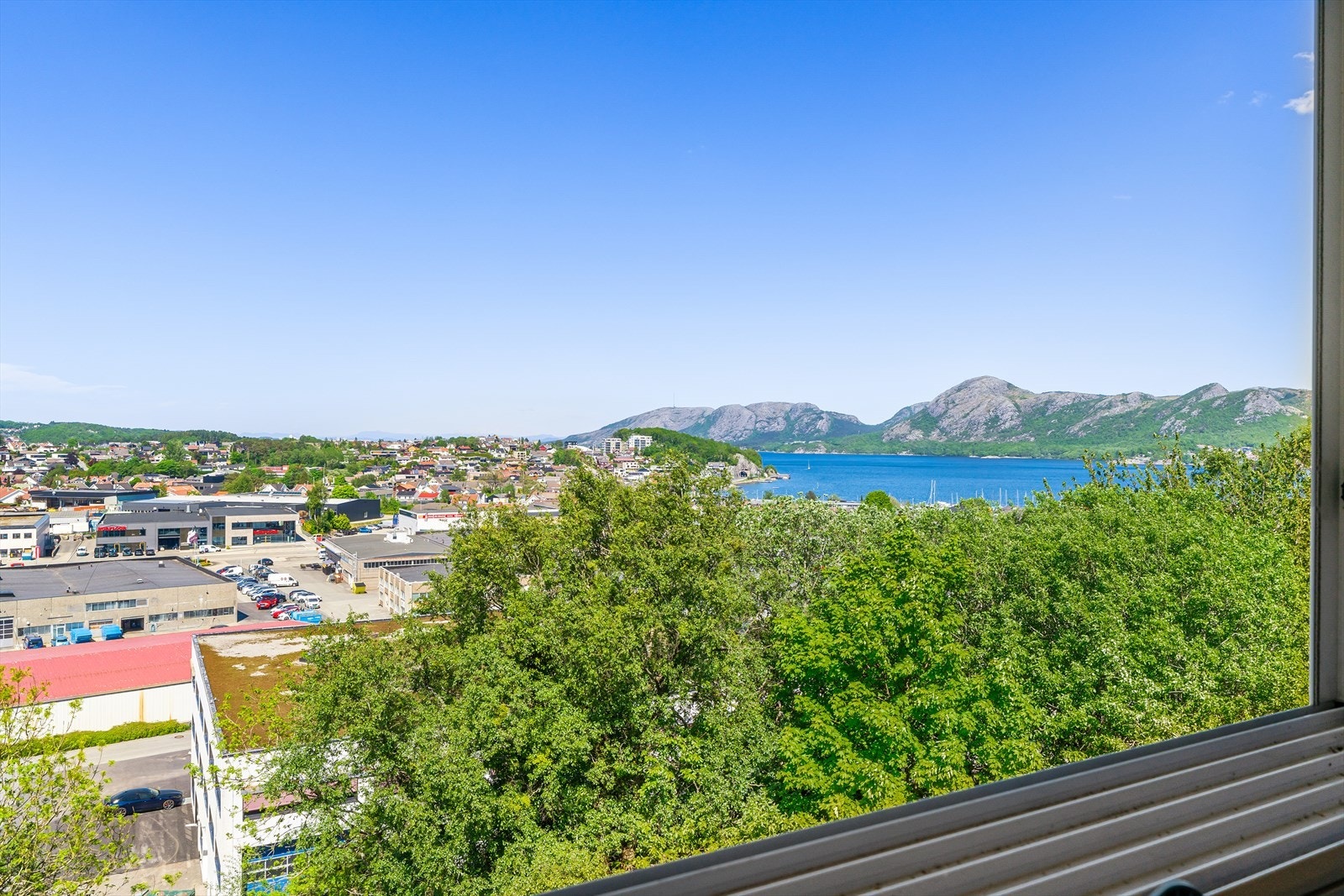 Balkongen kan også vise til en fantastisk panoramautsikt mot Gandsfjorden. Galleribilde