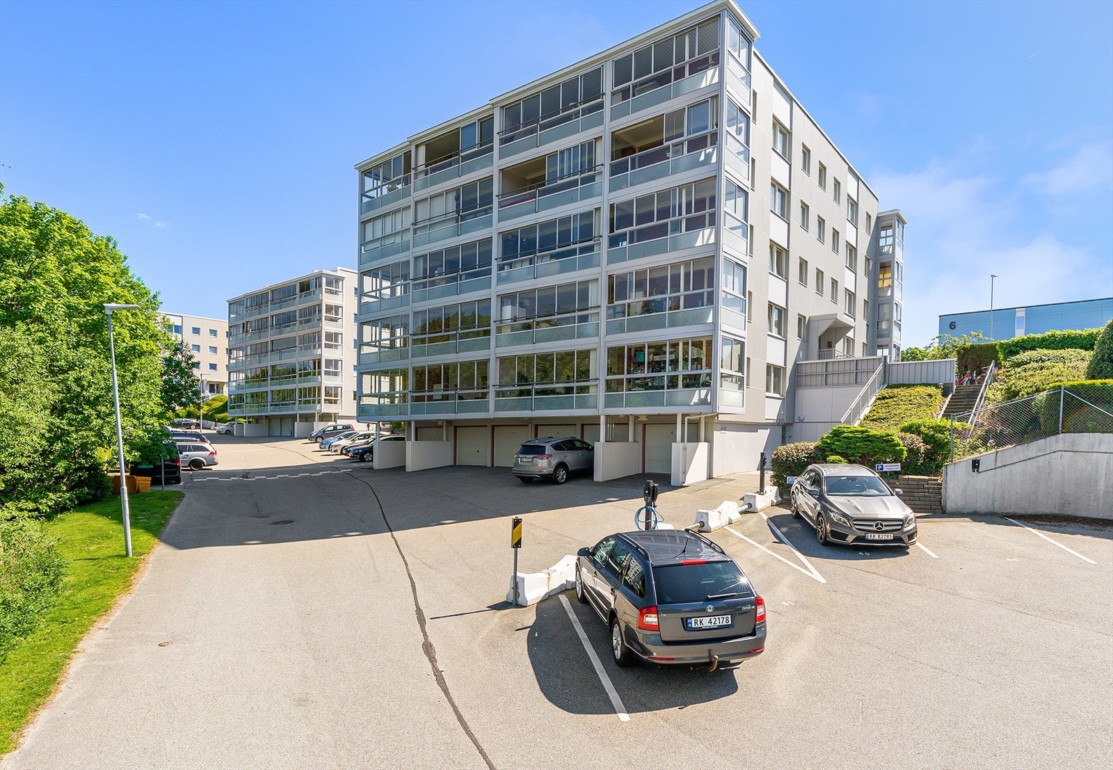 Bygget ble utvendig renovert i 13/14 med nye vinduer, balkongene ble utvidet og innglasset, nye fasadeplater m.m. Galleribilde