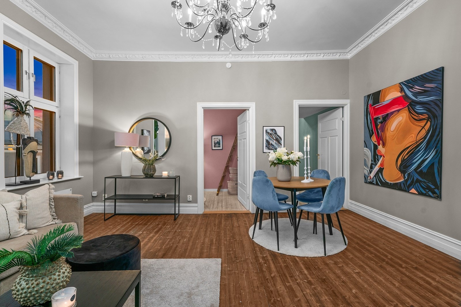 Svært god takhøyde, og originalt tregulv Galleribilde