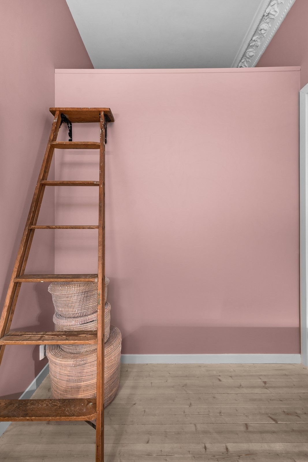 Hemsløsning med plass til oppbevaring eller en madrass. Galleribilde