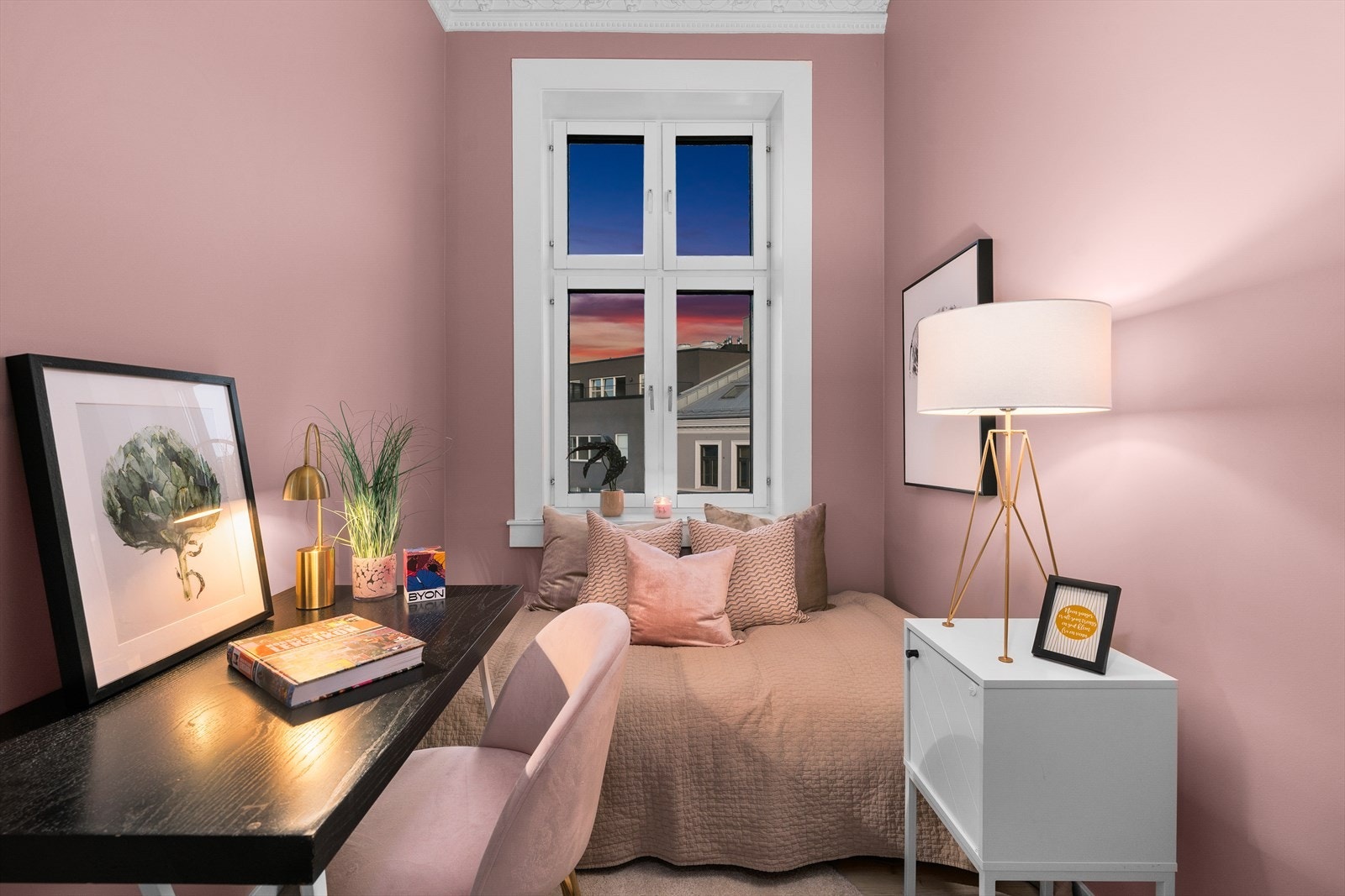 Praktisk og arealeffektivt rom Galleribilde