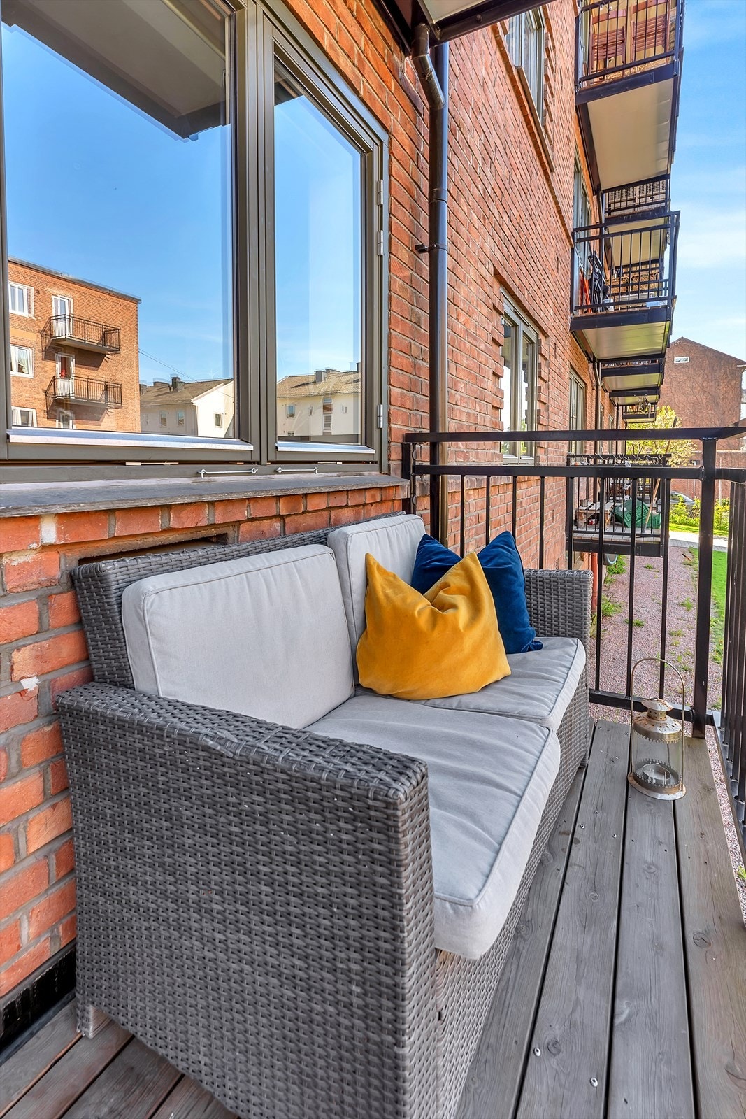 Fra stuen er det utgang til en vestvendt balkong på 3 kvm. Galleribilde