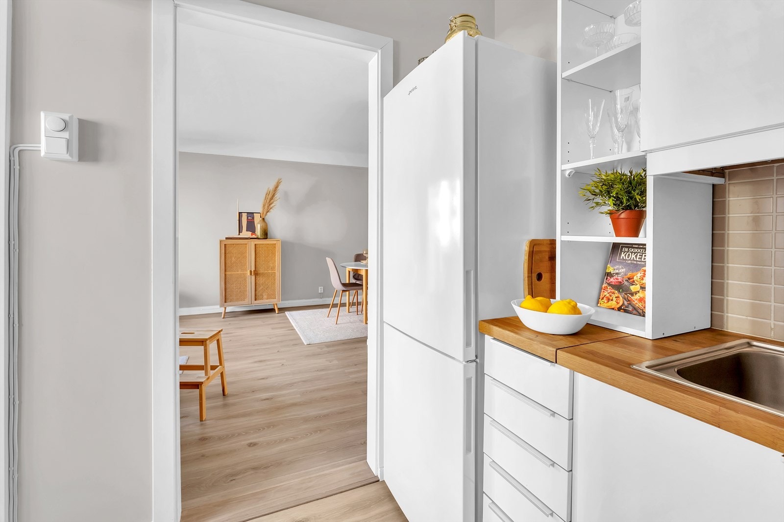 Separat kjøkken med adkomst fra stuen. Galleribilde