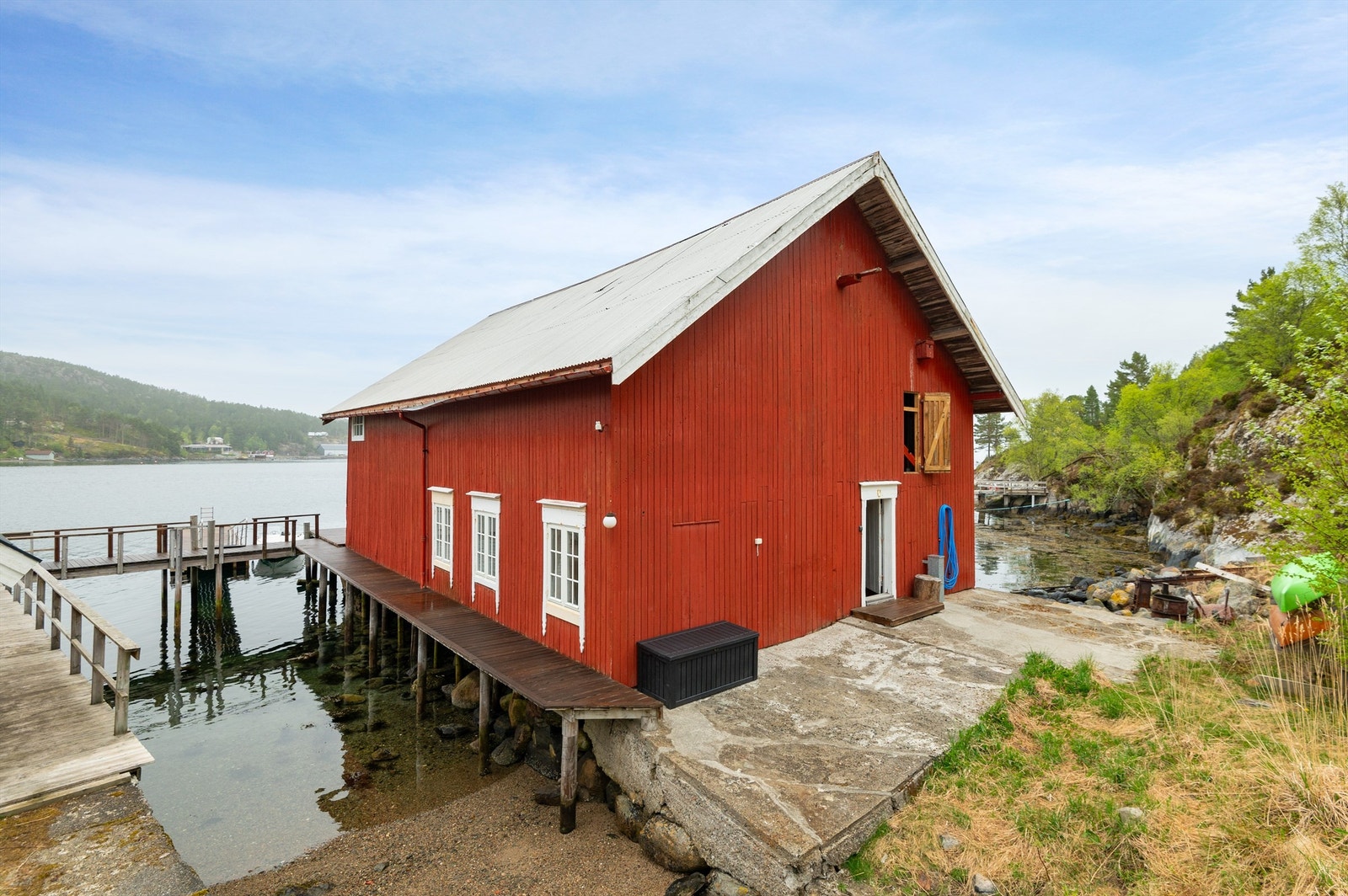 Brygga ble oppført i 1910, men har vært regulert som fritidsbolig siden 2007. Galleribilde