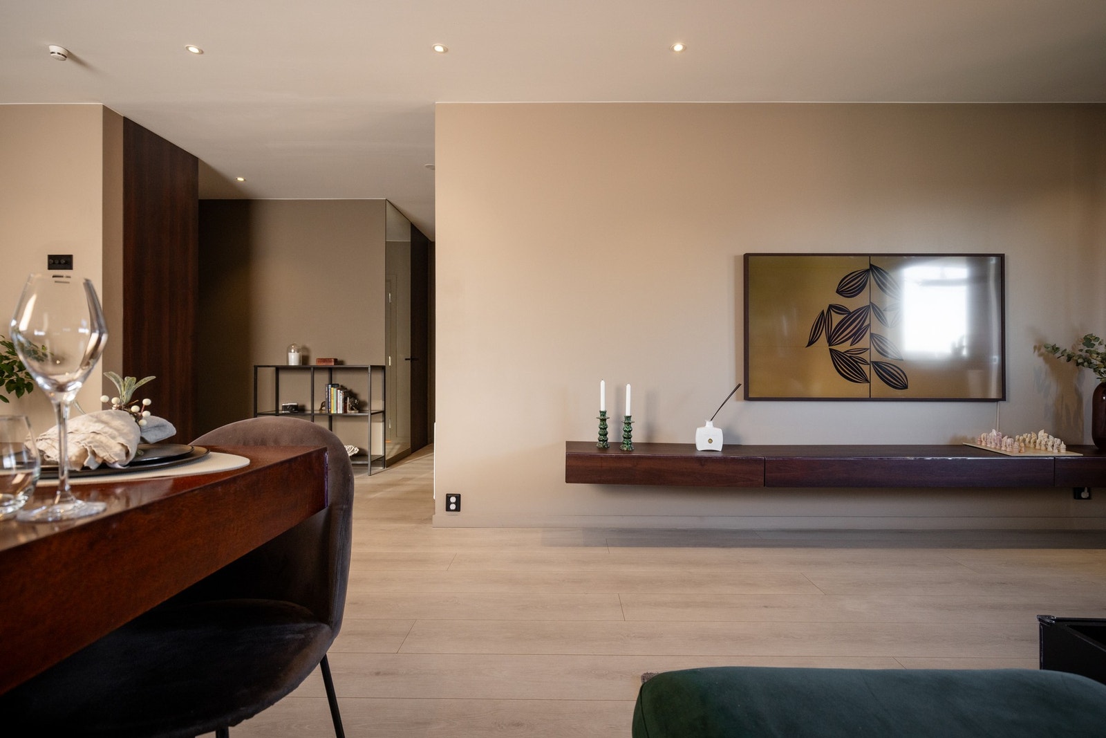 Boligen ble for ca. 4 år siden totaloppusset med svært eksklusive og lekre materialvalg. Galleribilde