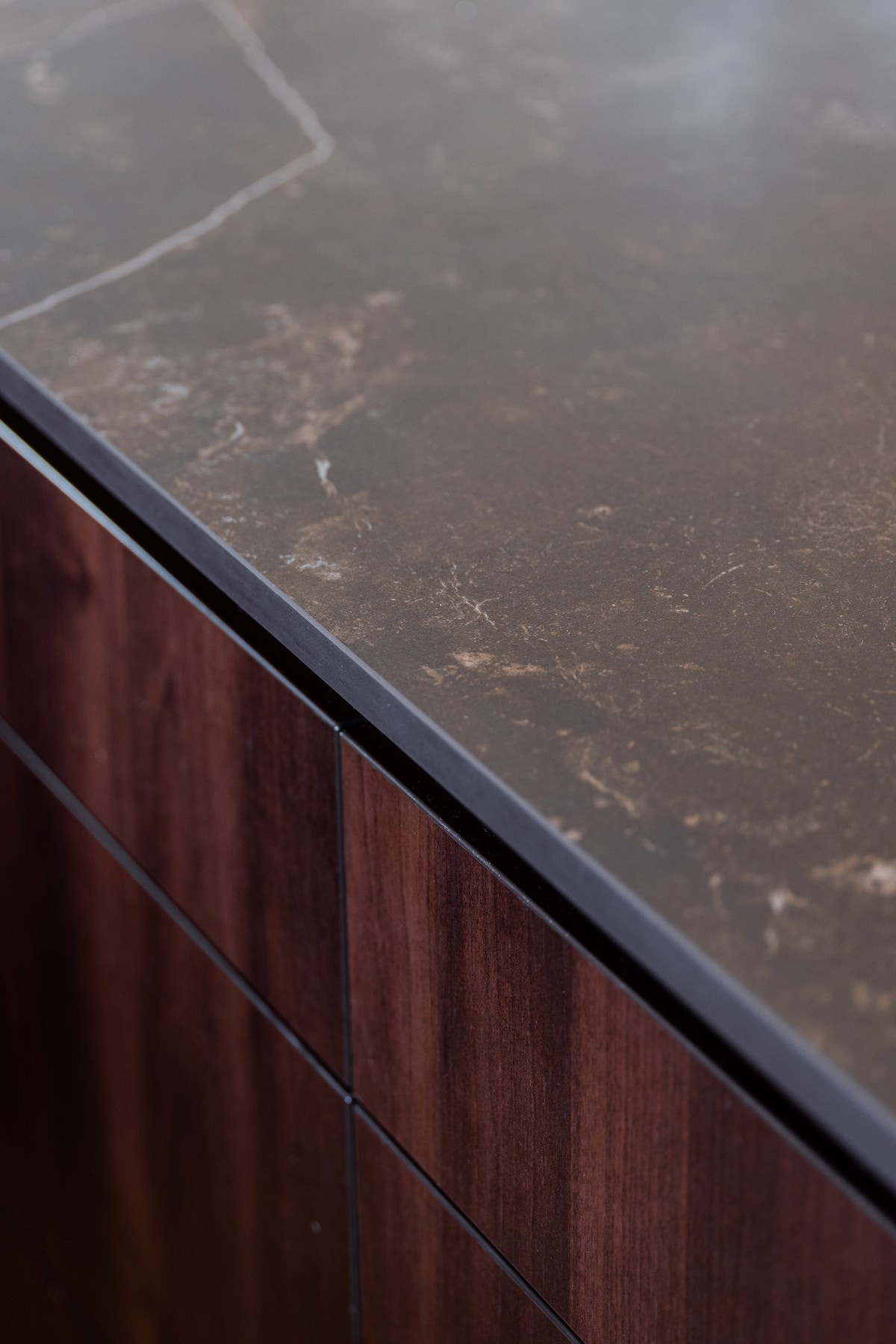 Kjøkkenbenk i komposittstein. Galleribilde