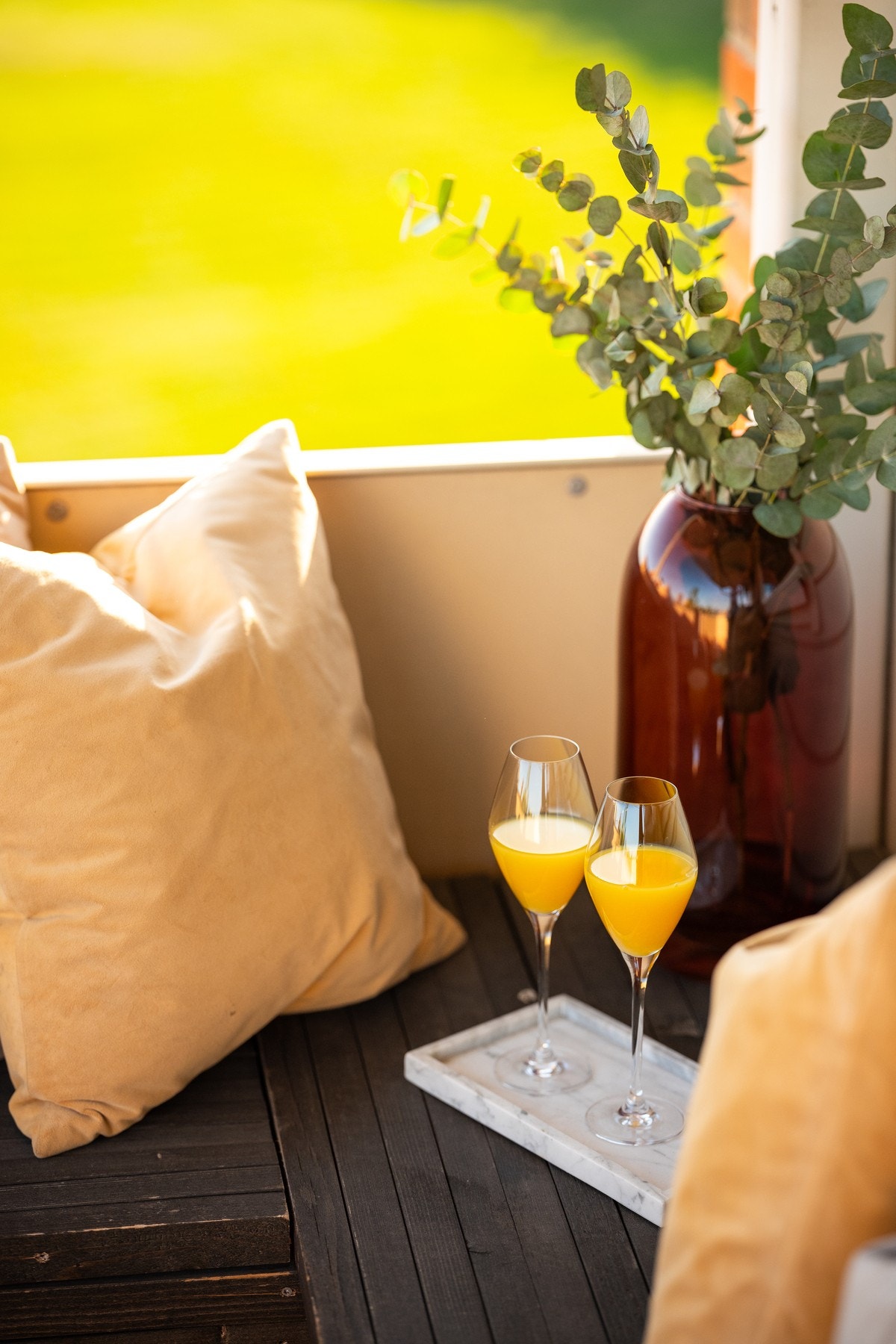 Videre har boligen en nydelig balkong hvor man har sol fra tidlig morgen til sen kveld. Galleribilde