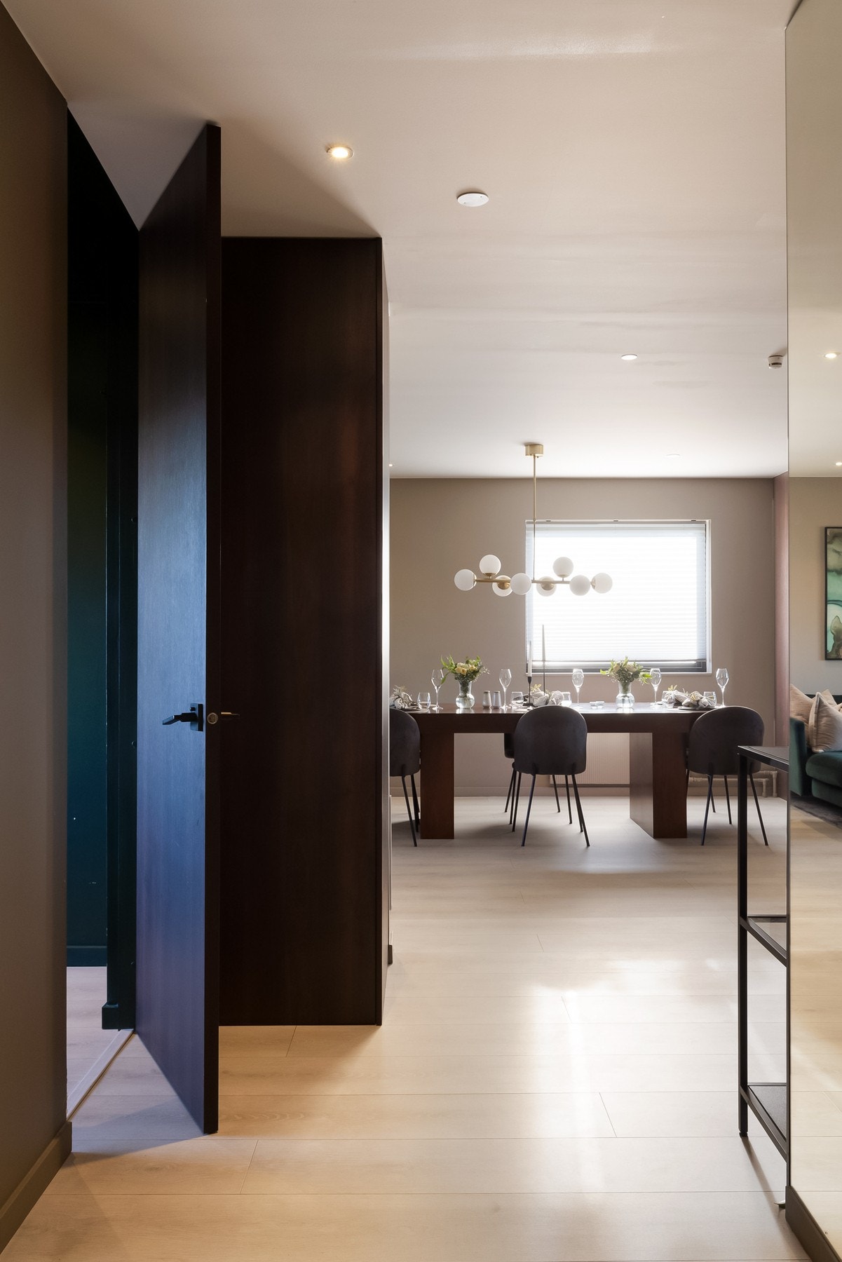 Det første som møter deg når du kommer inn i leiligheten er et luftig og delikat preg. Galleribilde