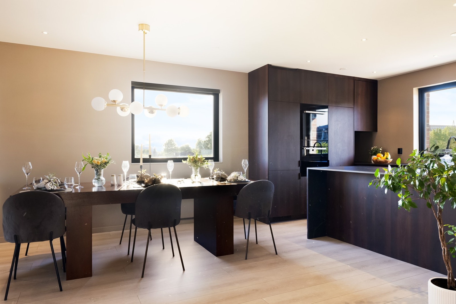 Leilighetens plassering i området er å anse som en av borettslagets beste beliggenheter. Galleribilde