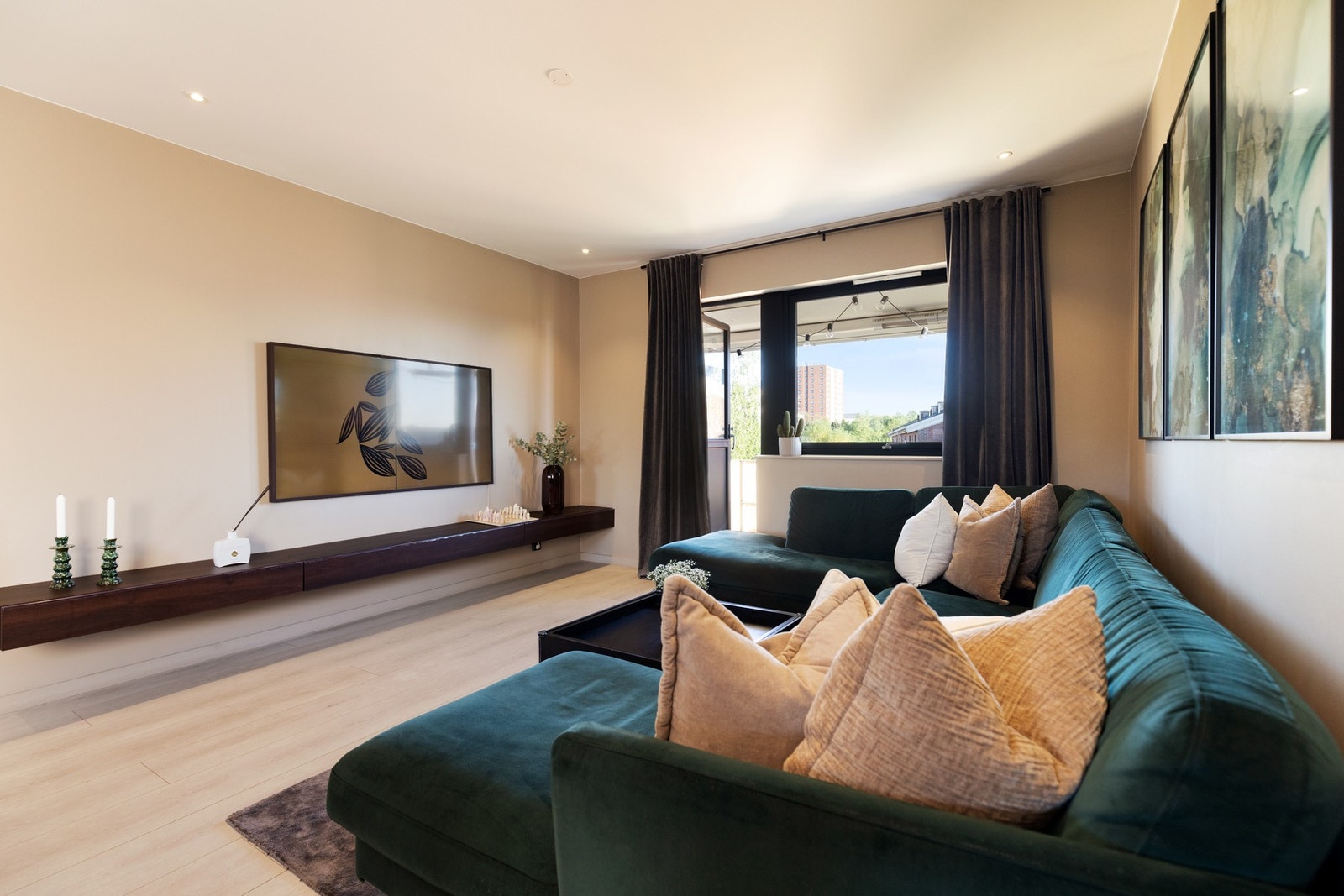 I felleskostnadene har man både varmtvann, fyring, tv og internett inkludert. Galleribilde