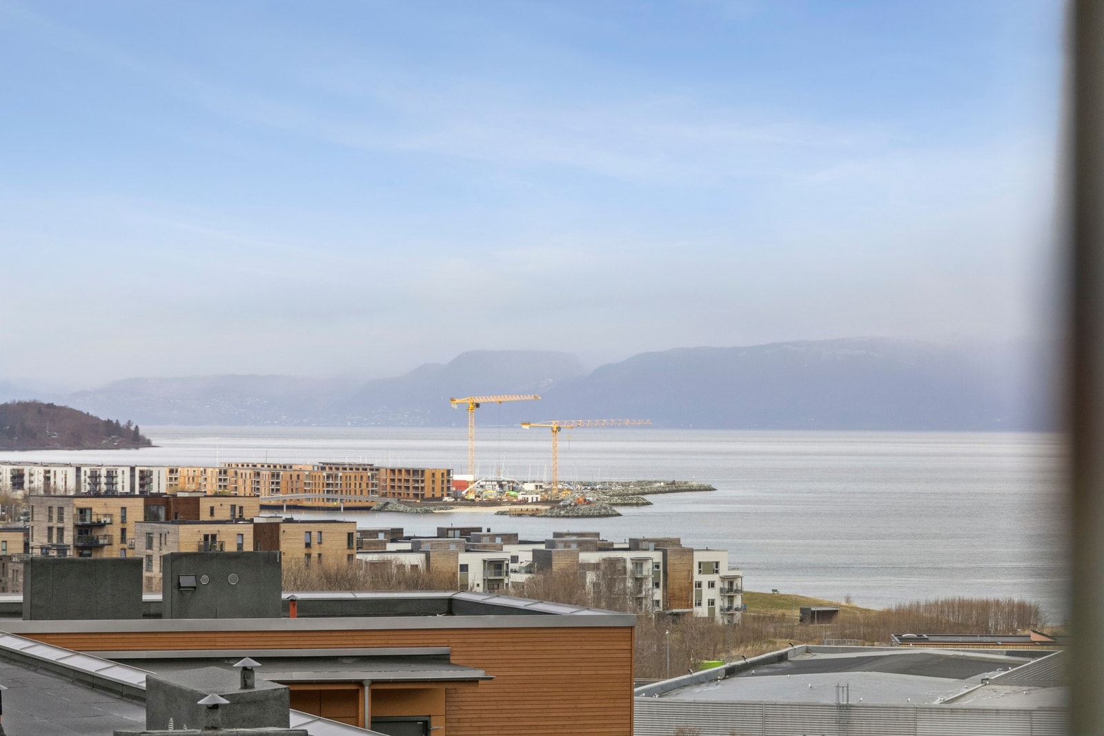 Nydelig utsikt mot fjorden fra leiligheten. Galleribilde