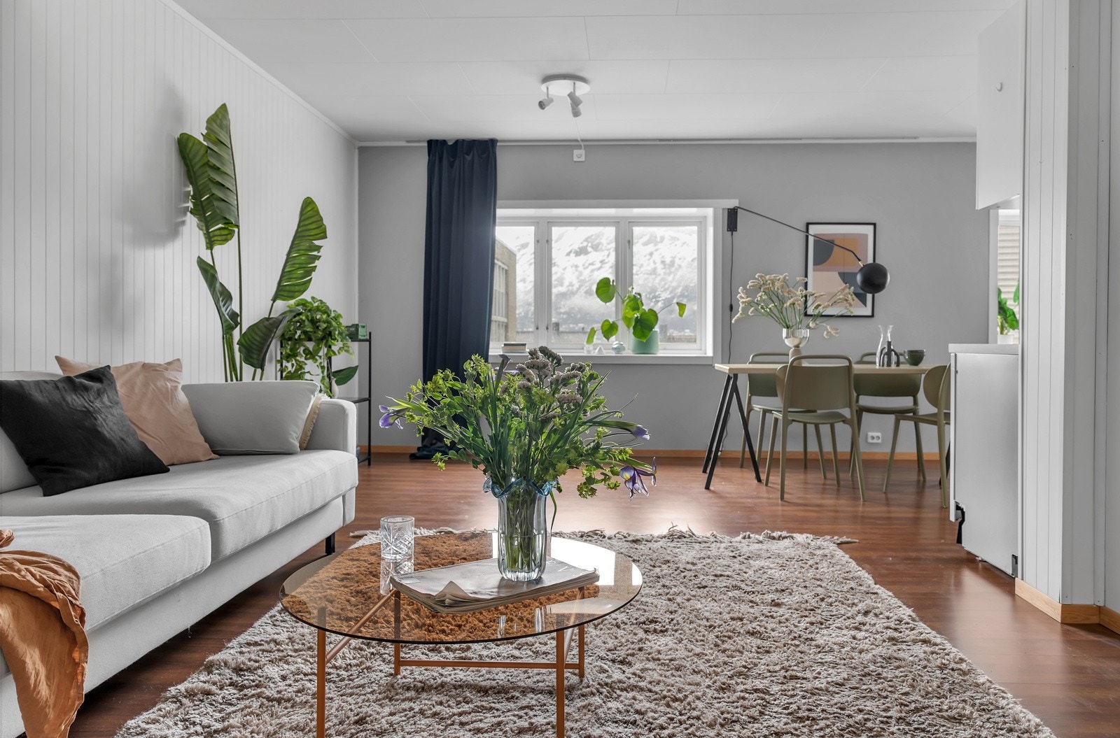 Velkommen til Skippergata 48 - en flott og prisgunstig 3-roms selveier i sentrum nord - presentert av Storhaug + Partnere AS Galleribilde