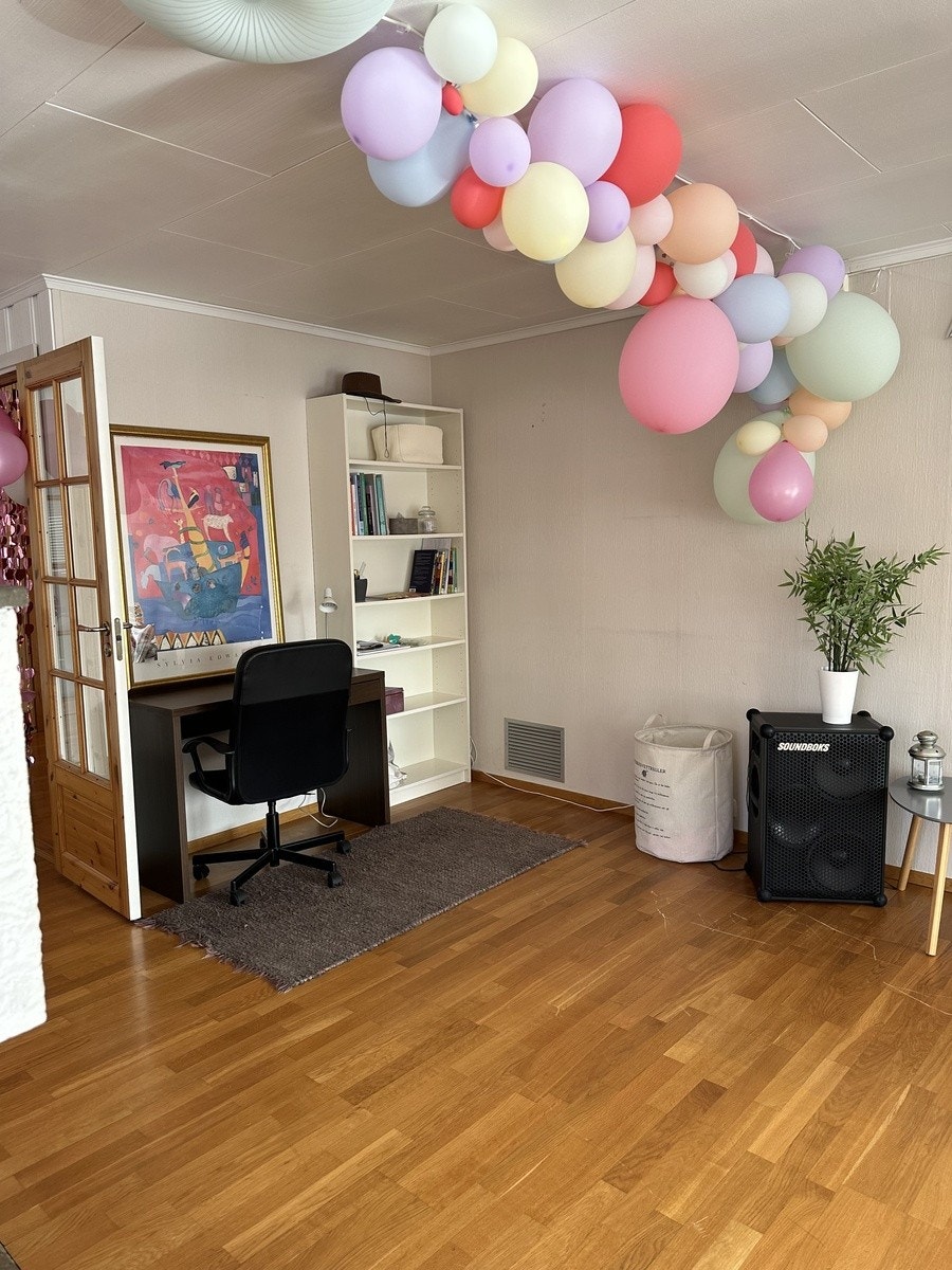 Del av stua. Galleribilde