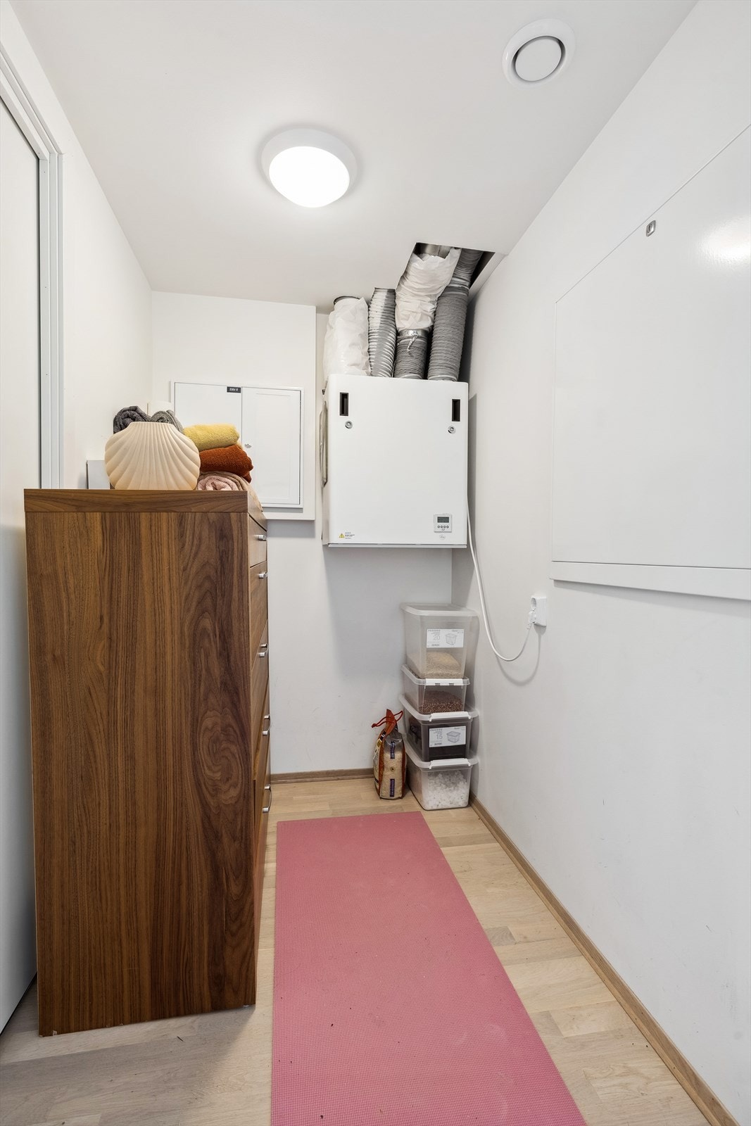 Praktisk innvendig bod hvor du har god lagringsplass. Galleribilde