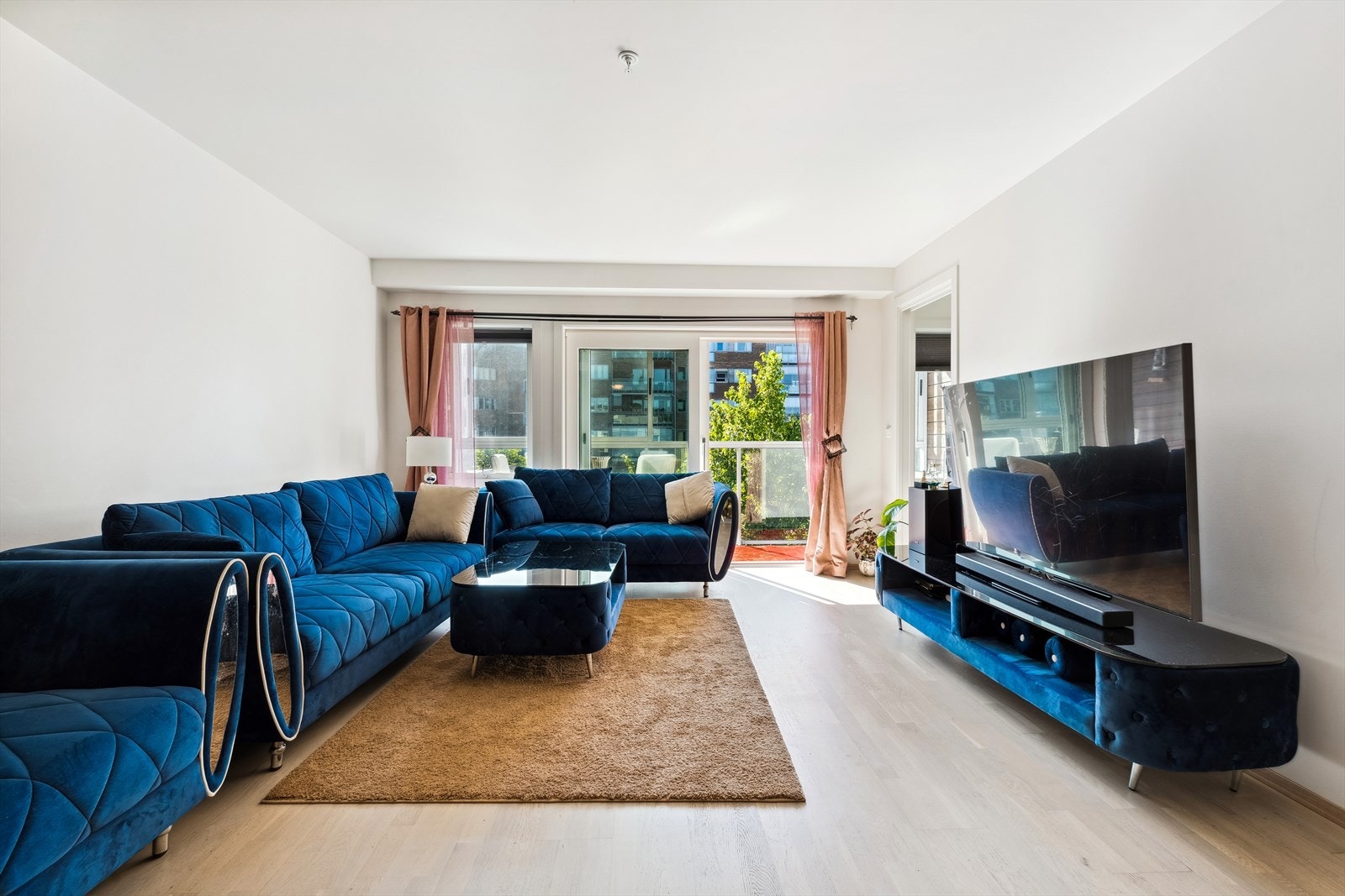 Awet Tella v/ EiendomsMegler 1 har gleden av å presentere Storgata 6! Galleribilde