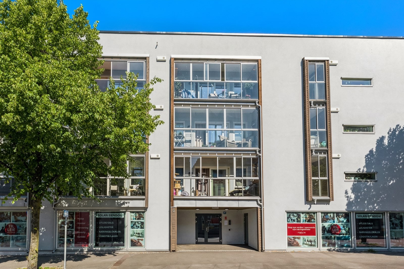 Inngangspartiet til blokken. Galleribilde