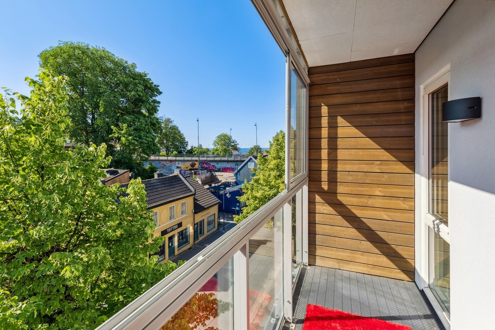 Balkongen vender mot sydøst. Galleribilde