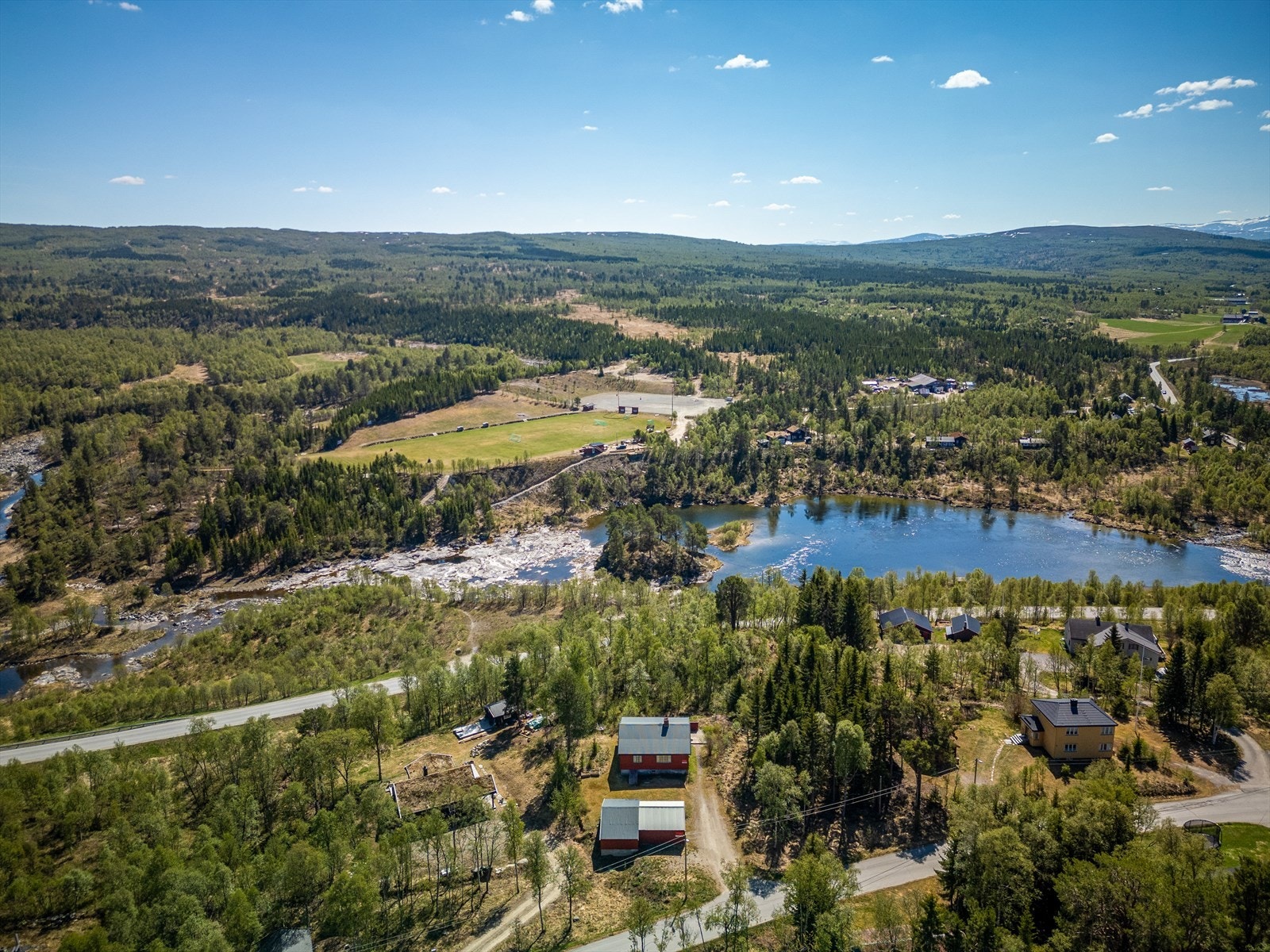 Idrettsplassen på Glåmos og Glomma ligger like ved Galleribilde