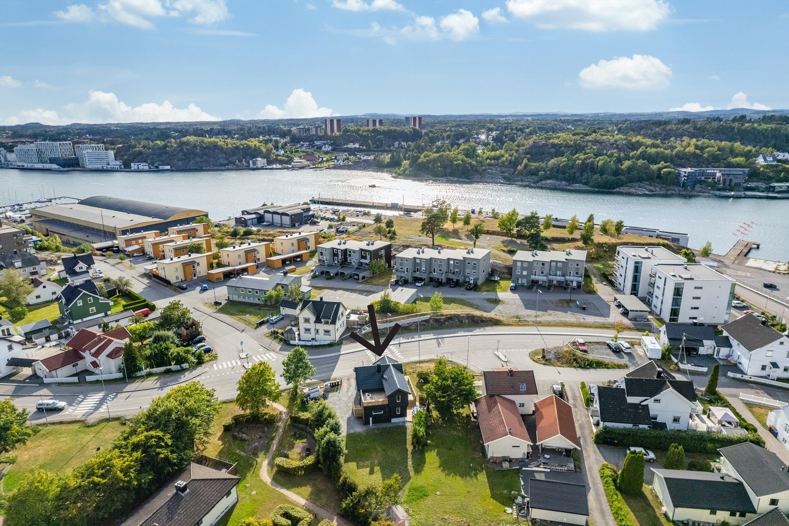 Eiendommen ligger i et etablert og svært attraktivt boligområde. Galleribilde