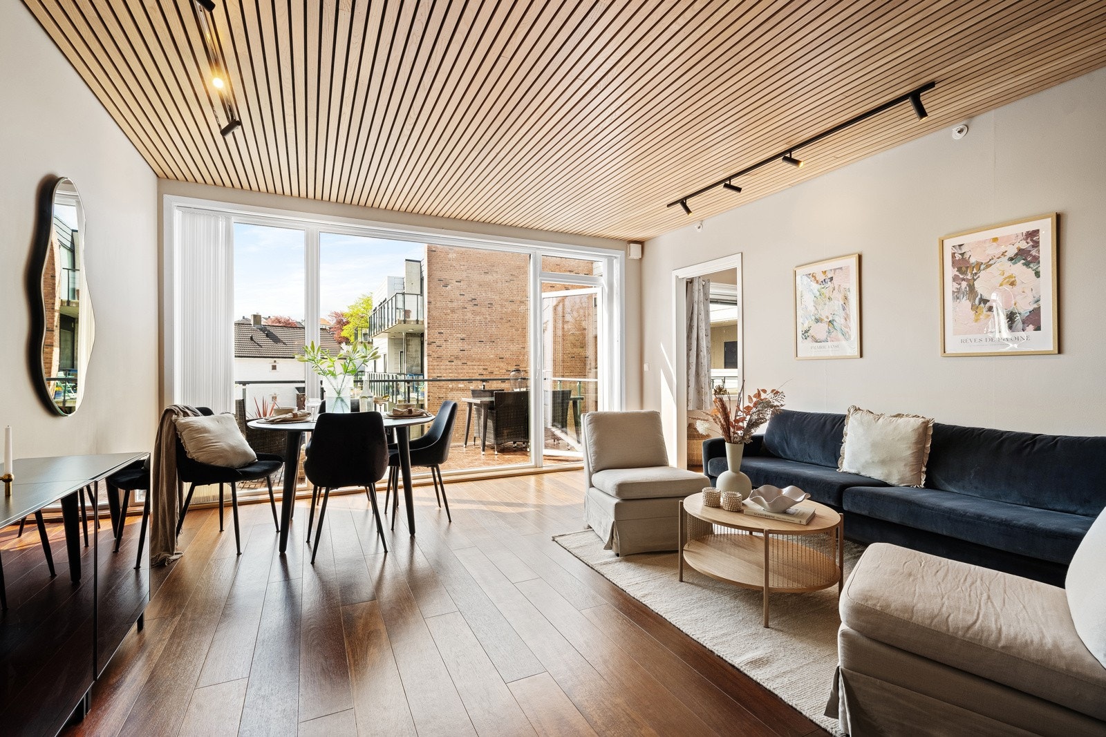 Stuen er luftig og har flere gode møbleringsmuligheter. Galleribilde