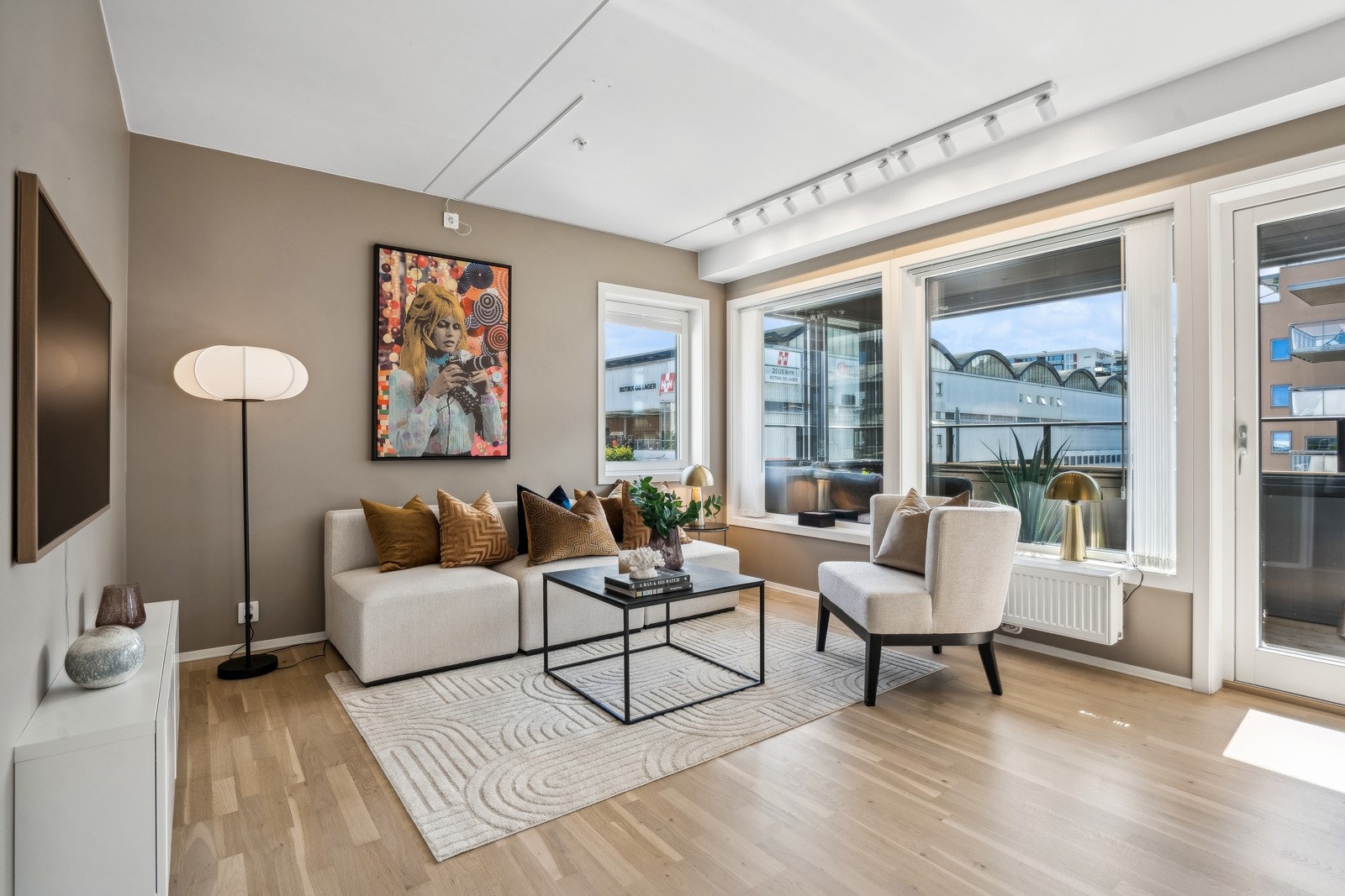 Stue med adkomst til balkong Galleribilde