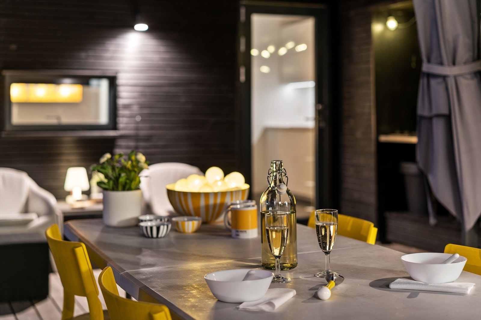 På midten av hytta kan du invitere til stor sommerfest Galleribilde