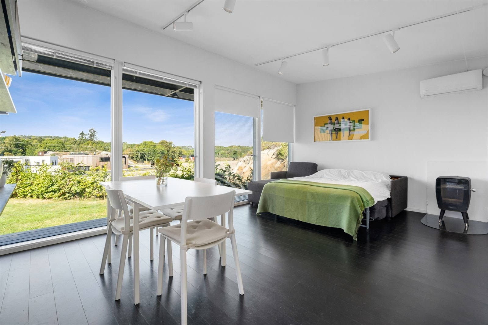 Dagens eier har en sovesofa i Hytte-Kuben Galleribilde