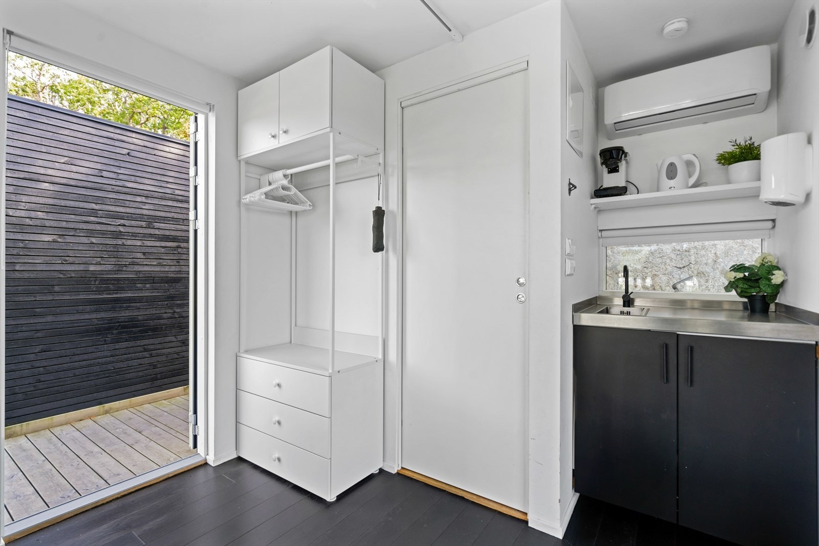 Velkommen inn i Soveroms-Kuben med soverom og WC Galleribilde