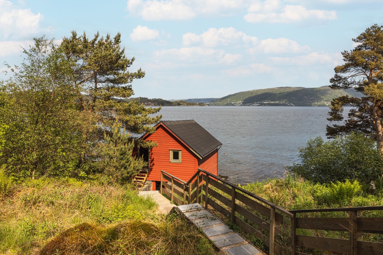 Gangbro ned til naust Galleribilde