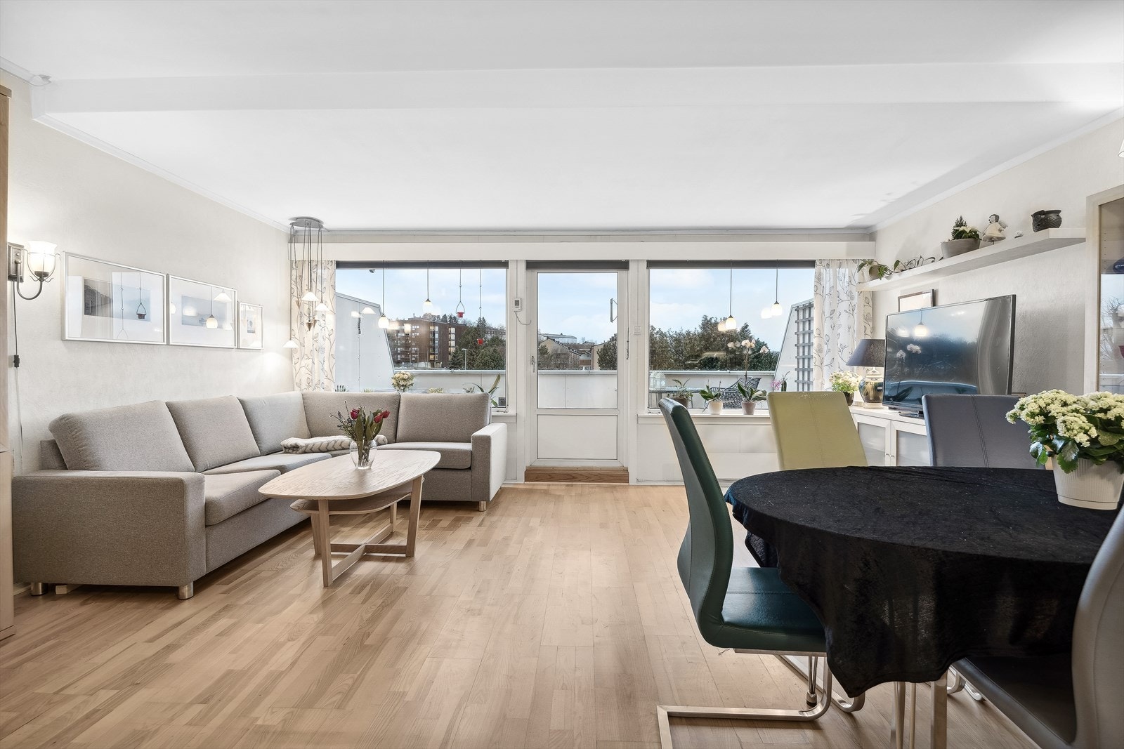 Fra stuen har man også direkte adkomst til leilighetens takterrasse Galleribilde