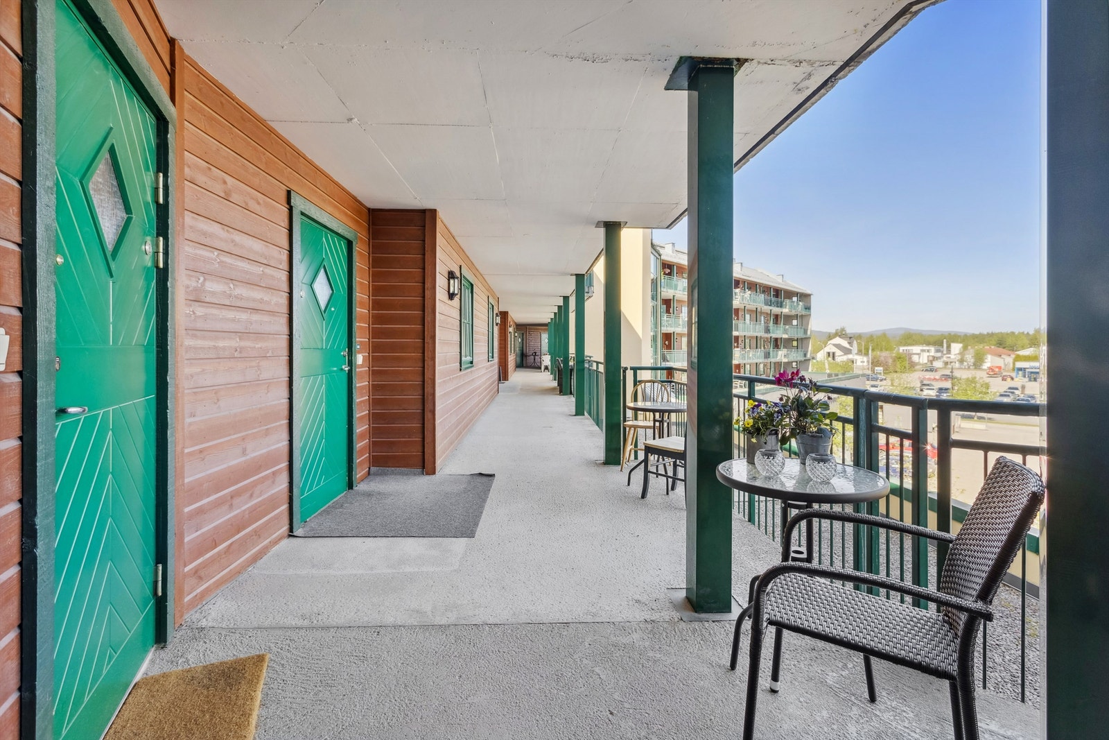 Hyggelig med utvendig adkomst fra overbygget svalgang. Galleribilde