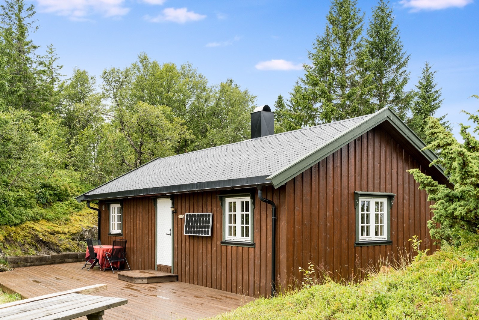 Eiendommen var opprinnelig en setervoll, det ble i 2010 satt opp en ny hytte. Galleribilde