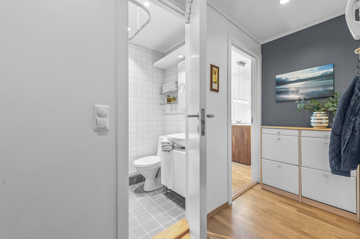 Inn fra entréen ligger badet. Galleribilde