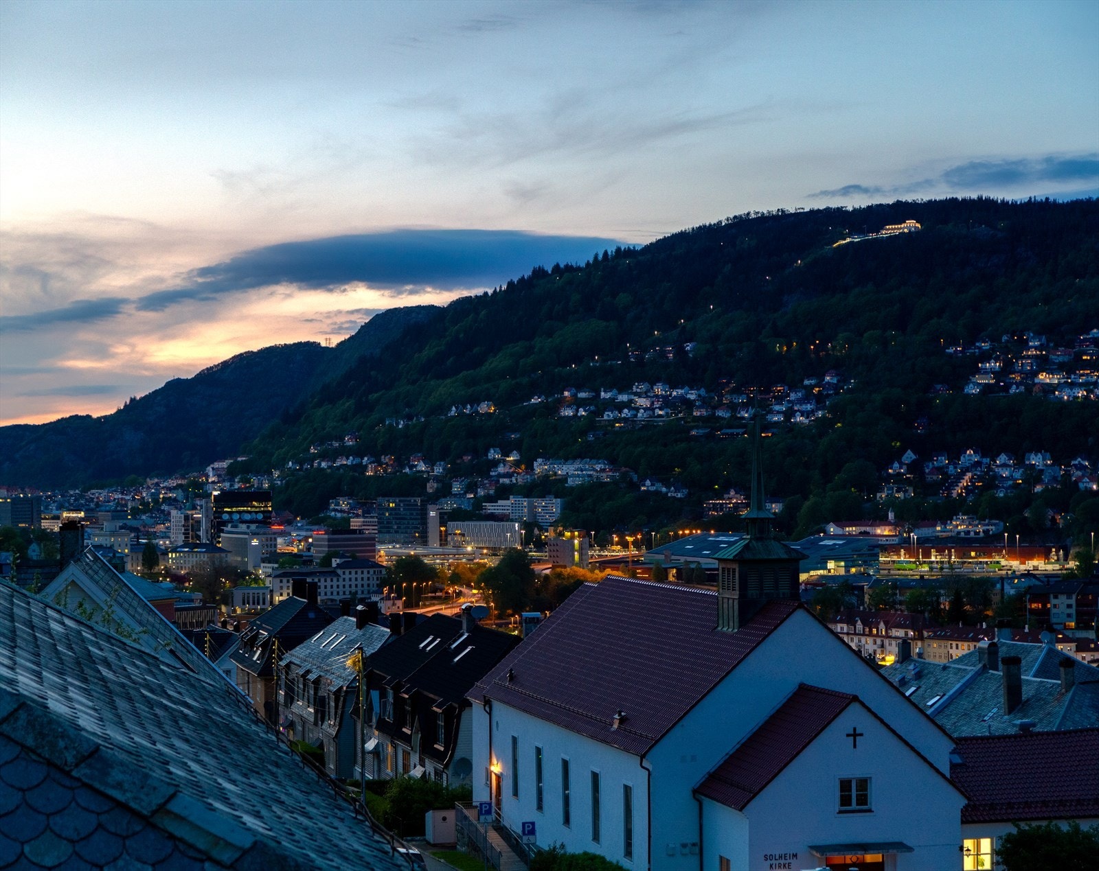 Kveldsbilde av utsikten. Galleribilde