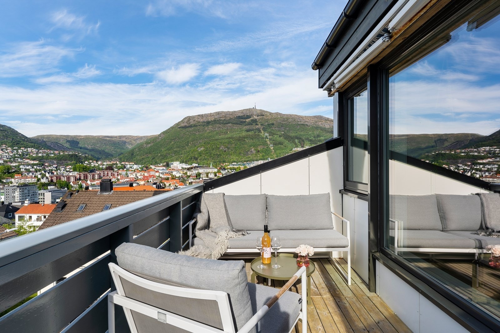 Nord/vestvendt altan på 7m². Galleribilde