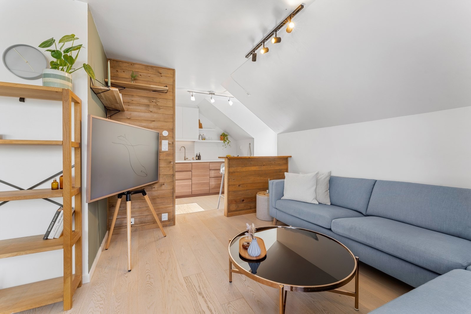 God plass til en romslig sofakrok. Galleribilde