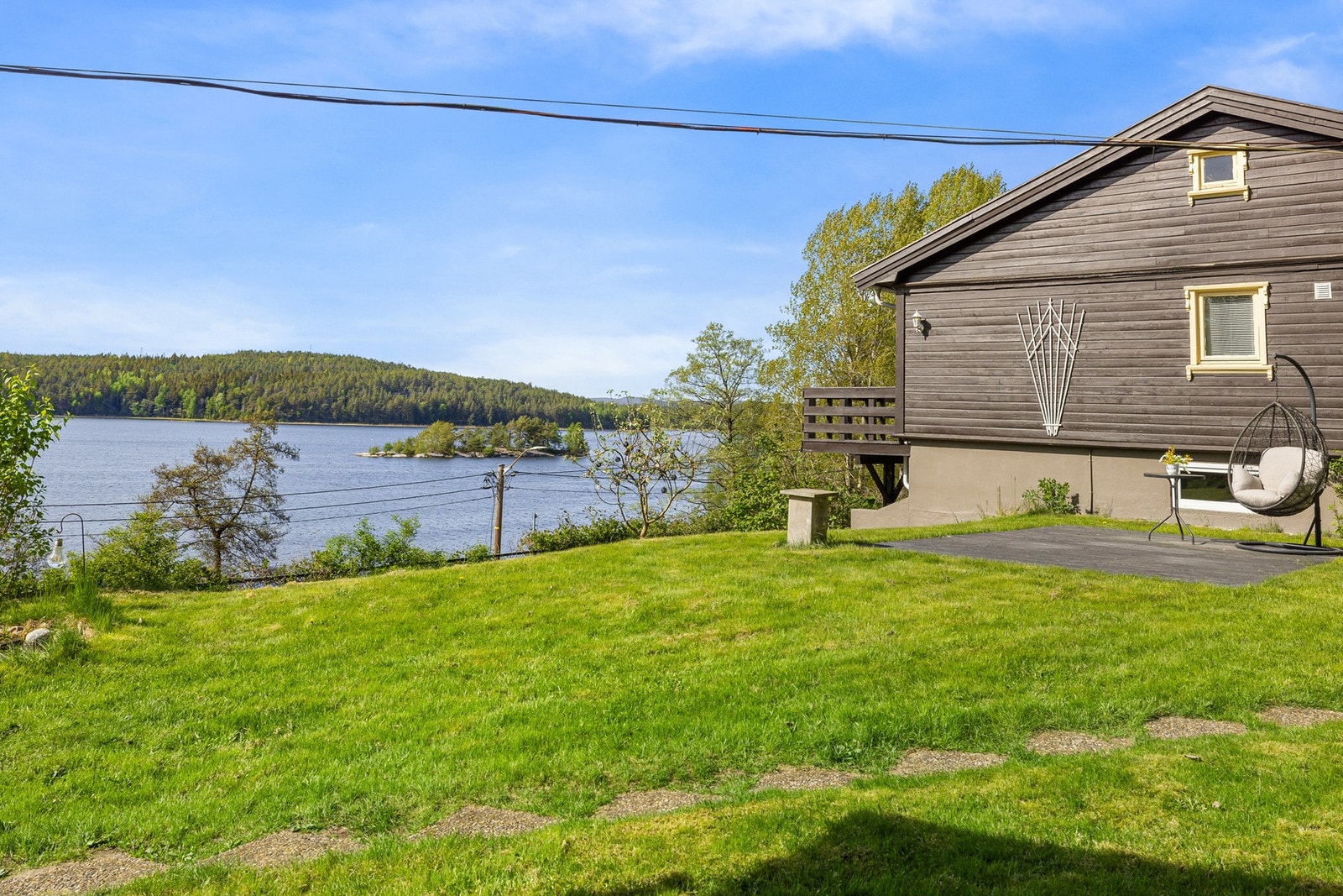Den store tomten gir god plass for ungene å leke på! Galleribilde