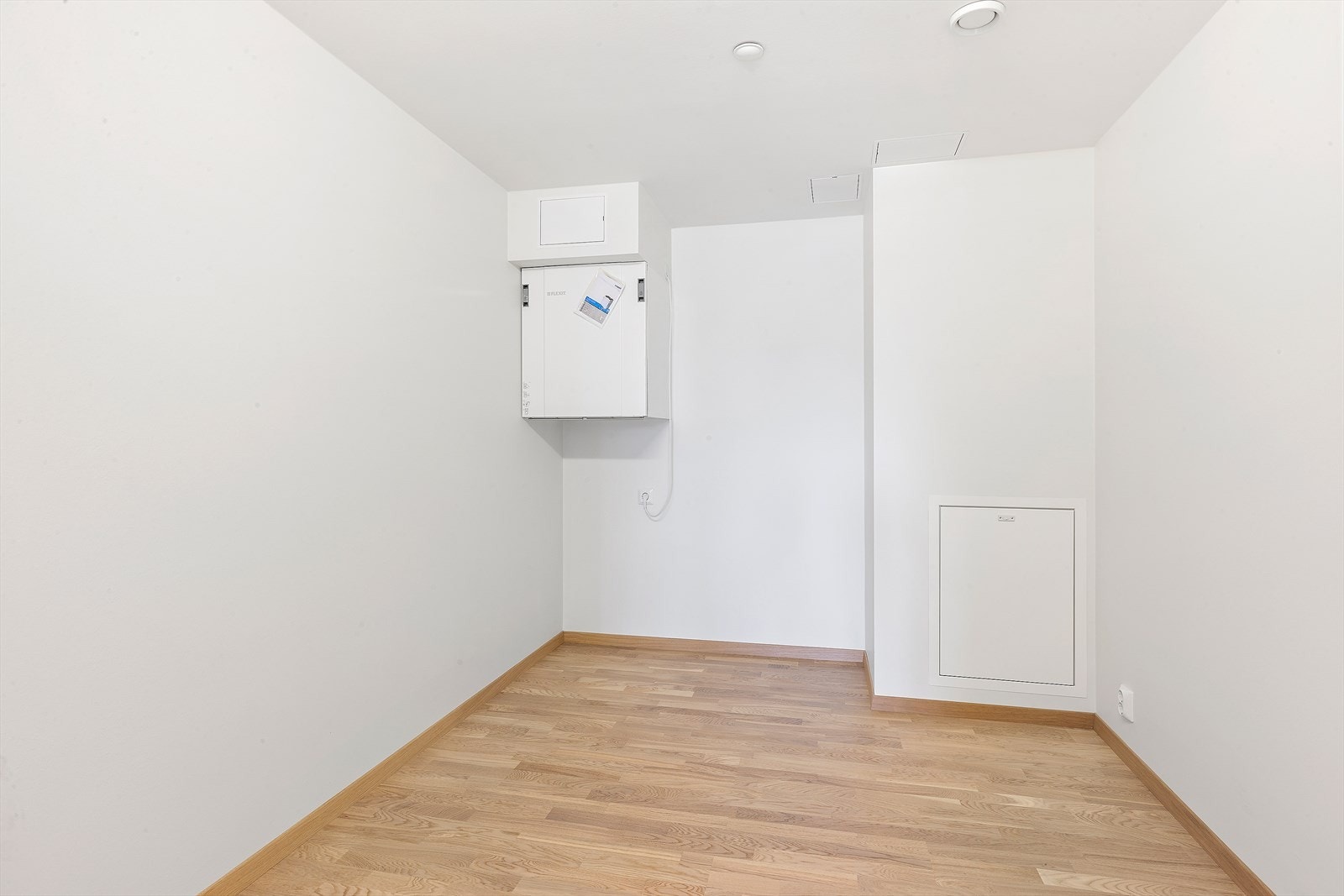 Bod og teknisk rom. Her finner du inspeksjonsluken for rør- i rør- systemet og varmeveksleren som sørger for varmegjenvinning og friskluft til boligen din. Dette sparer deg for dyre fyringsutgifter. Galleribilde