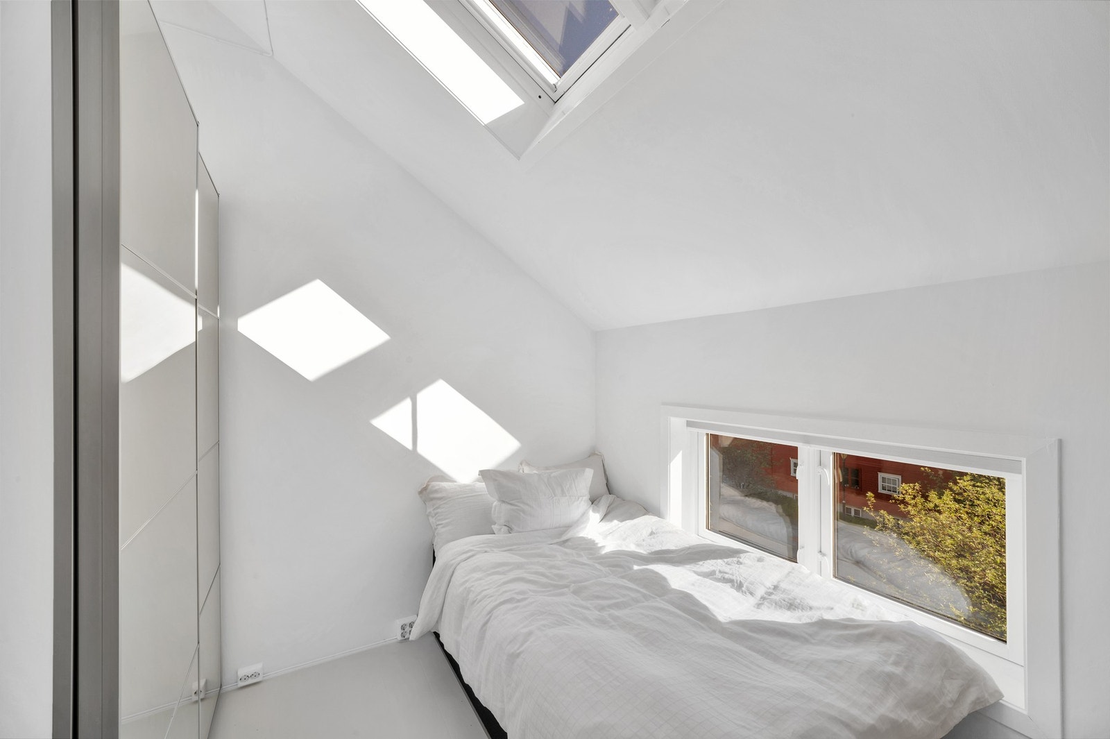 Soverom 3 er på cirka 9,7 kvm med garderobe og plass til seng. Galleribilde